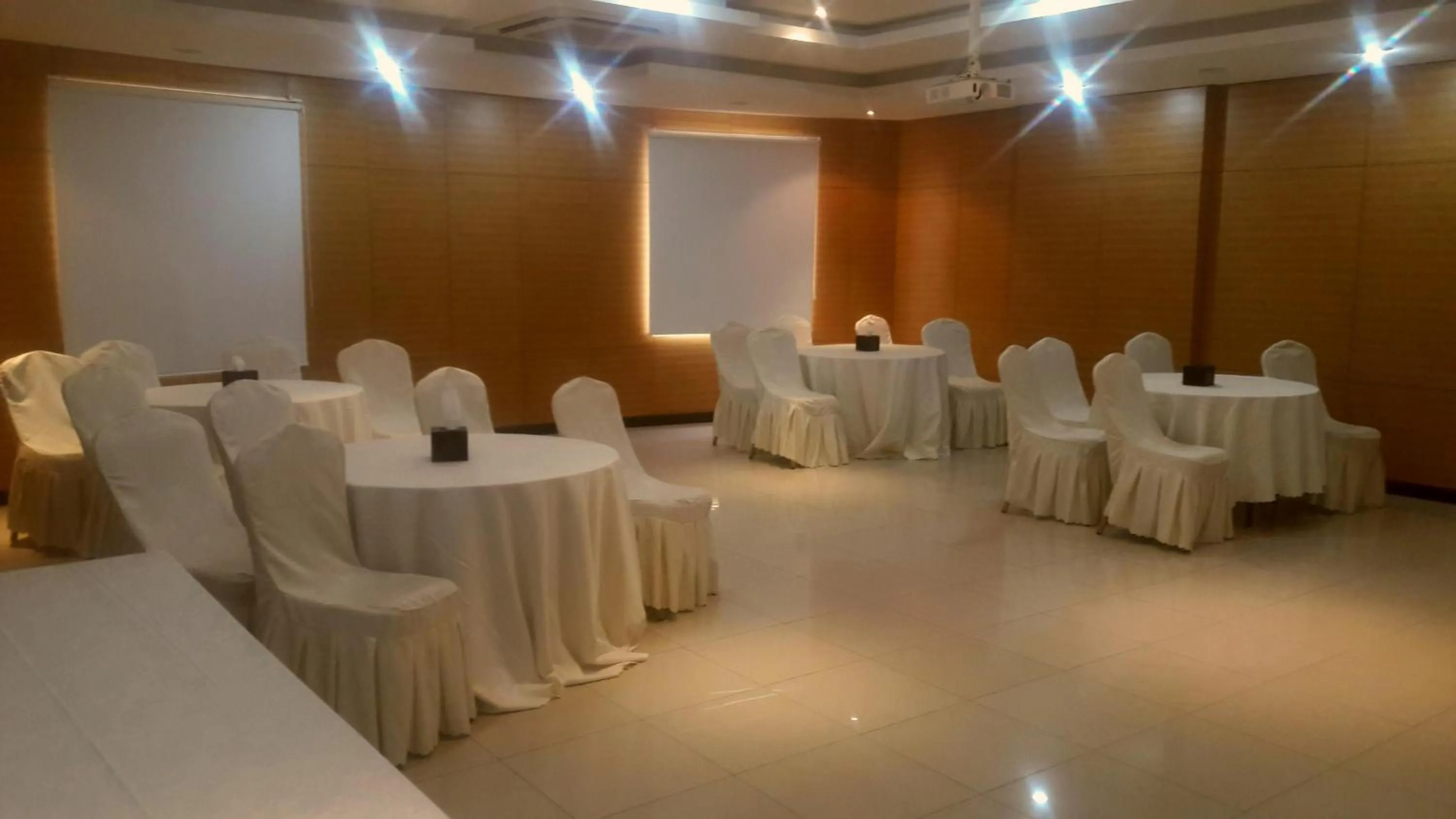 Meeting/conference room in فندق حديقة الأزهار
