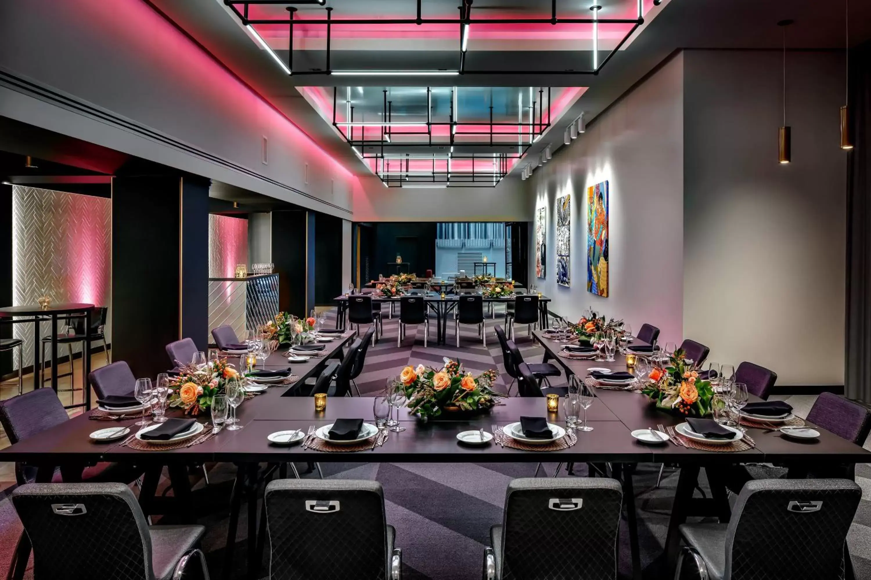 Meeting/conference room, Restaurant/Places to Eat in W Montreal