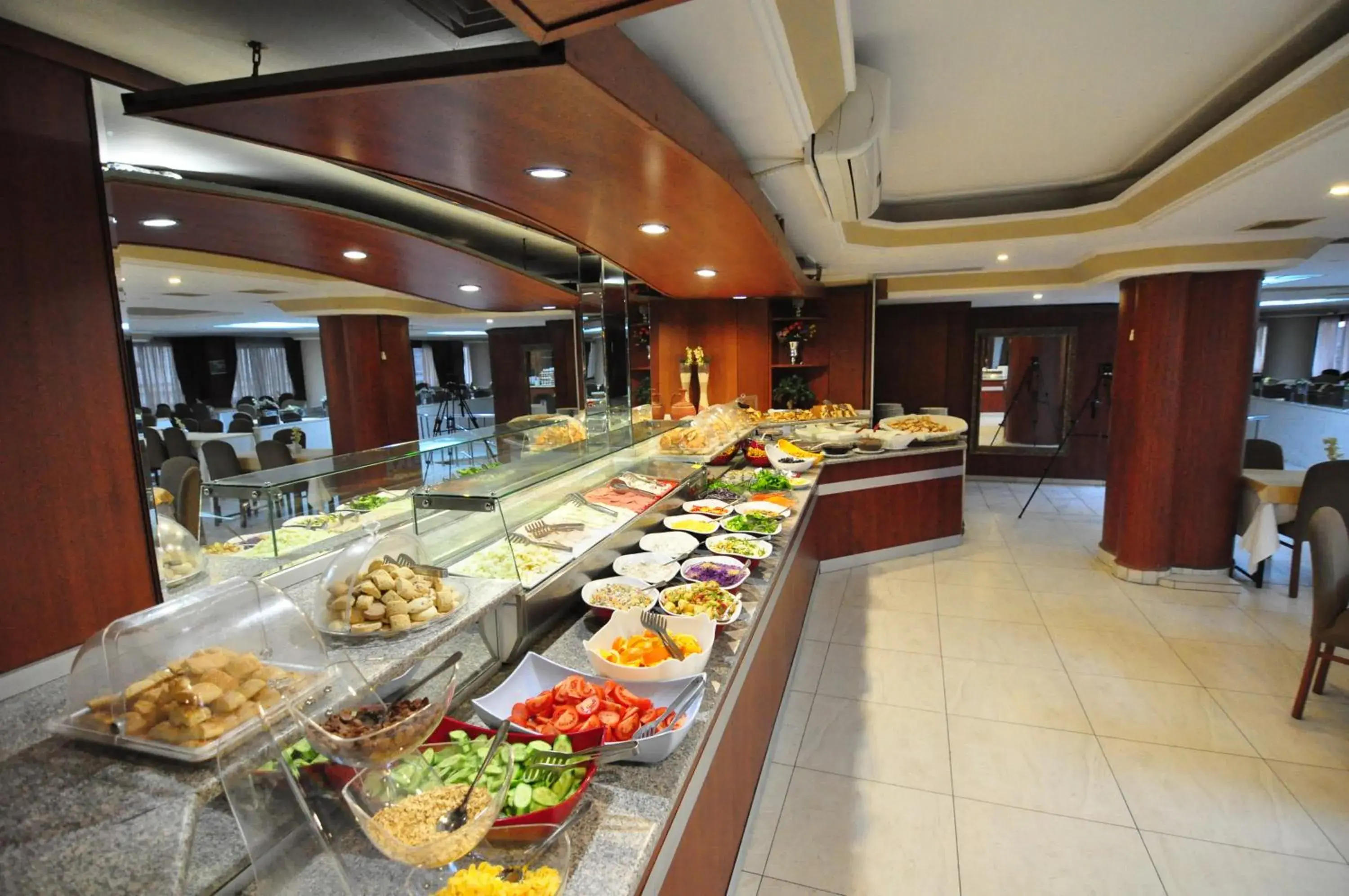 Buffet breakfast in Hotel Buyuk Sahinler
