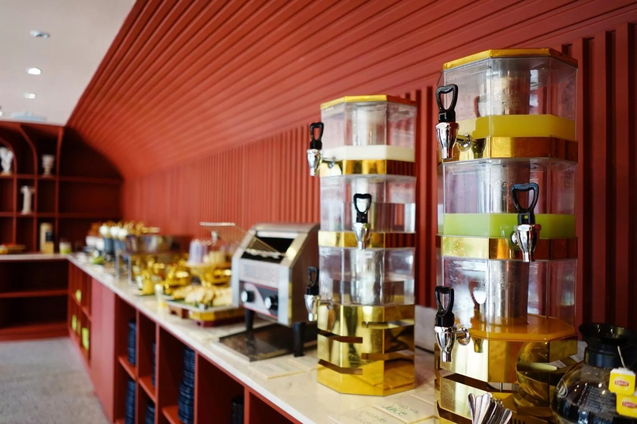 Food and drinks in 4 Monkeys Hotel