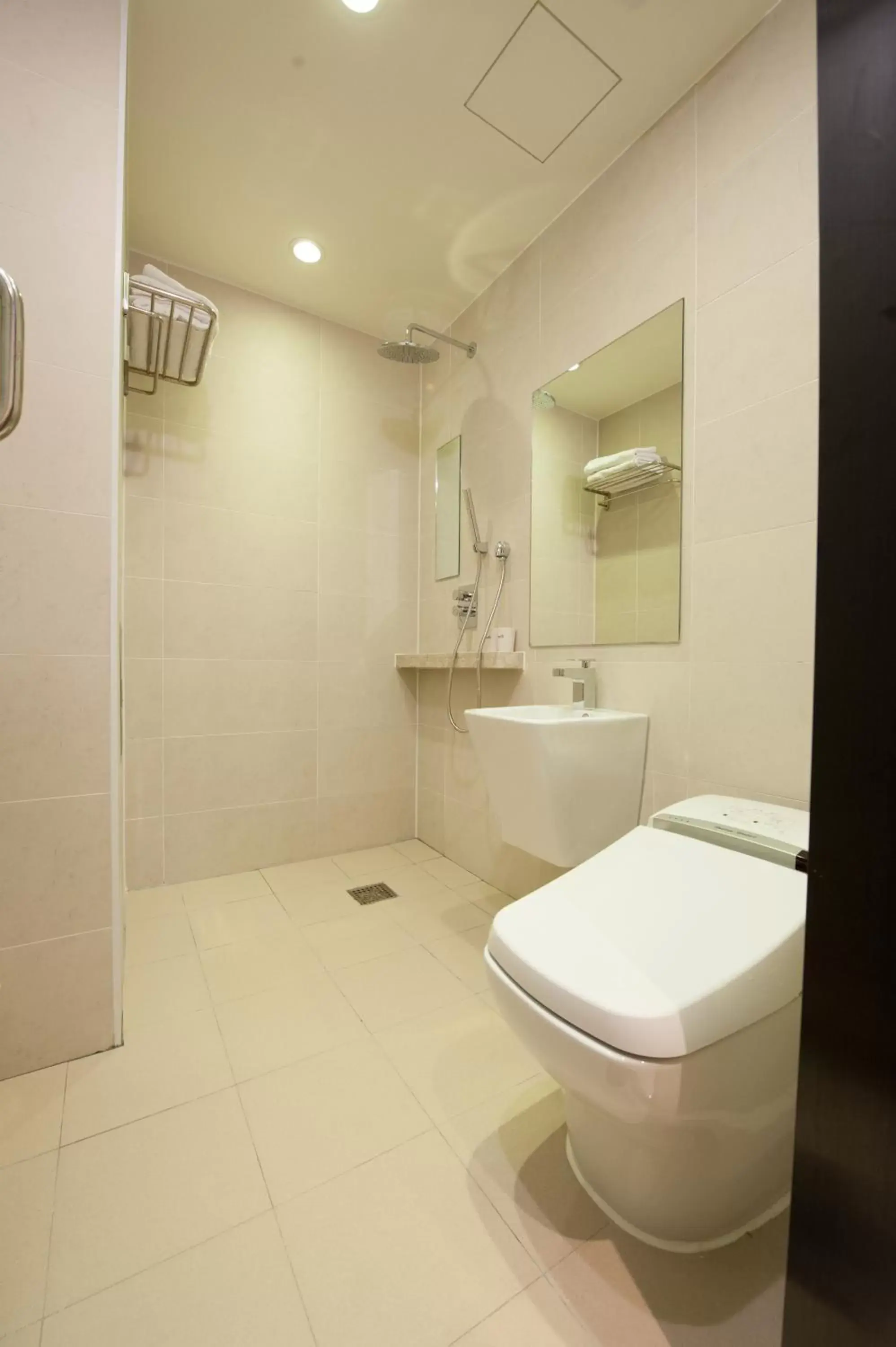 Bathroom in Rian Hotel