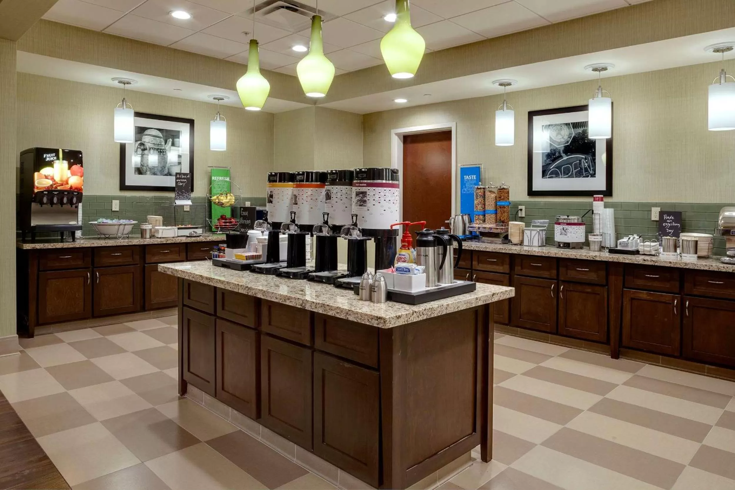 Dining area in Hampton Inn & Suites Blythe, CA