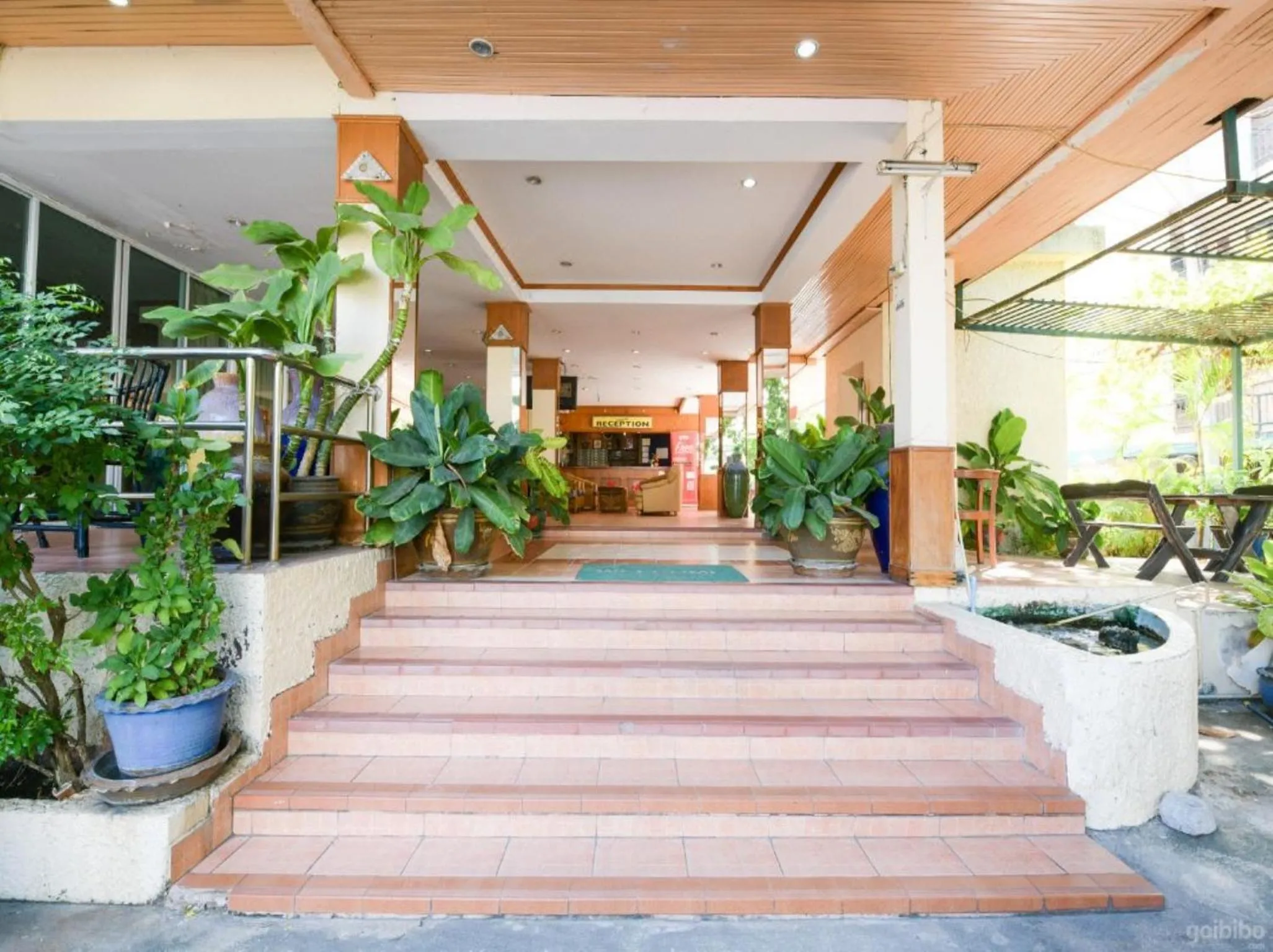 Facade/entrance in Shagwell Mansions