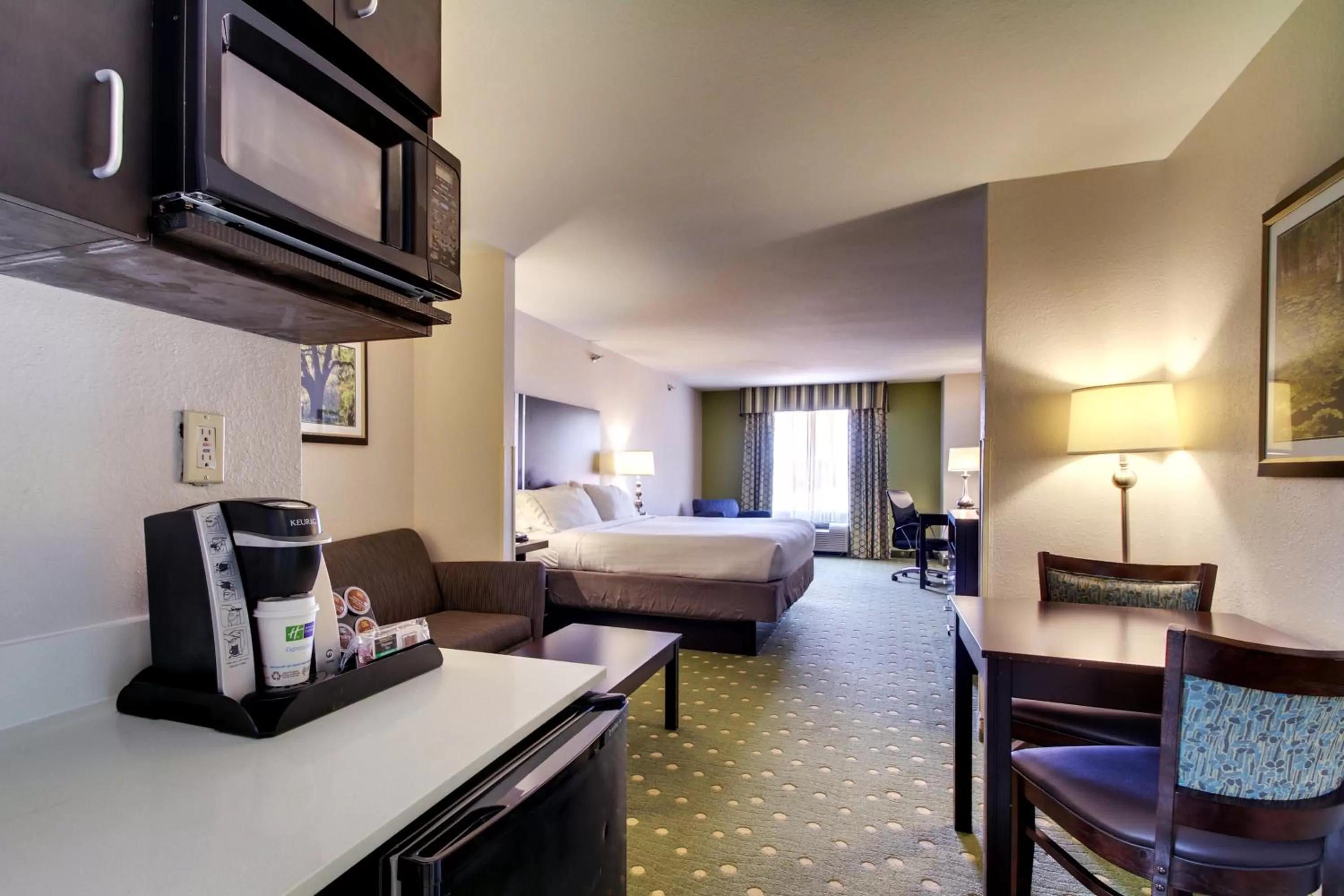Photo of the whole room, Bed in Holiday Inn Express Hotel & Suites Live Oak by IHG