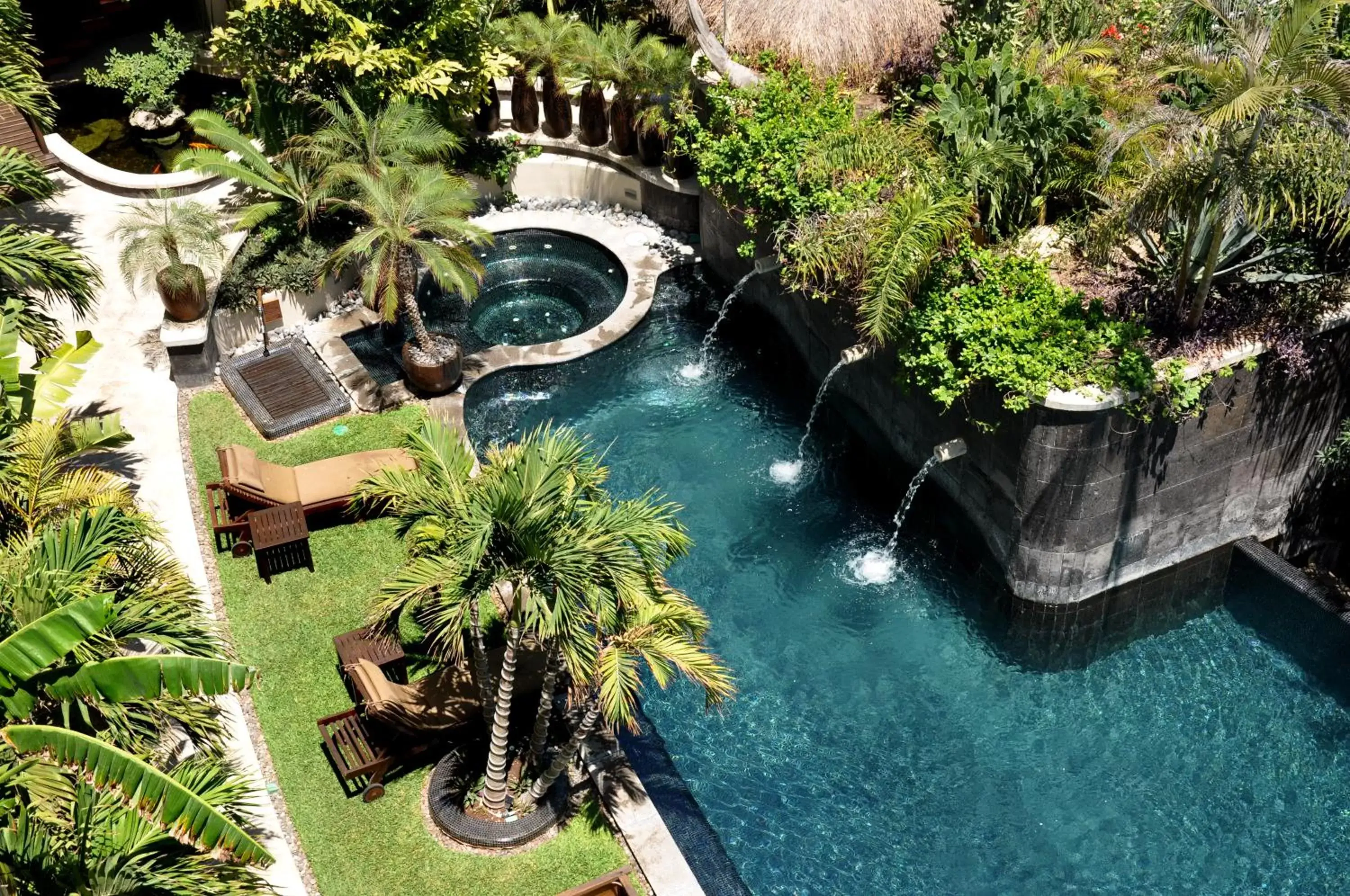 Garden view, Pool View in El Taj Oceanfront and Beachside Condo Hotel