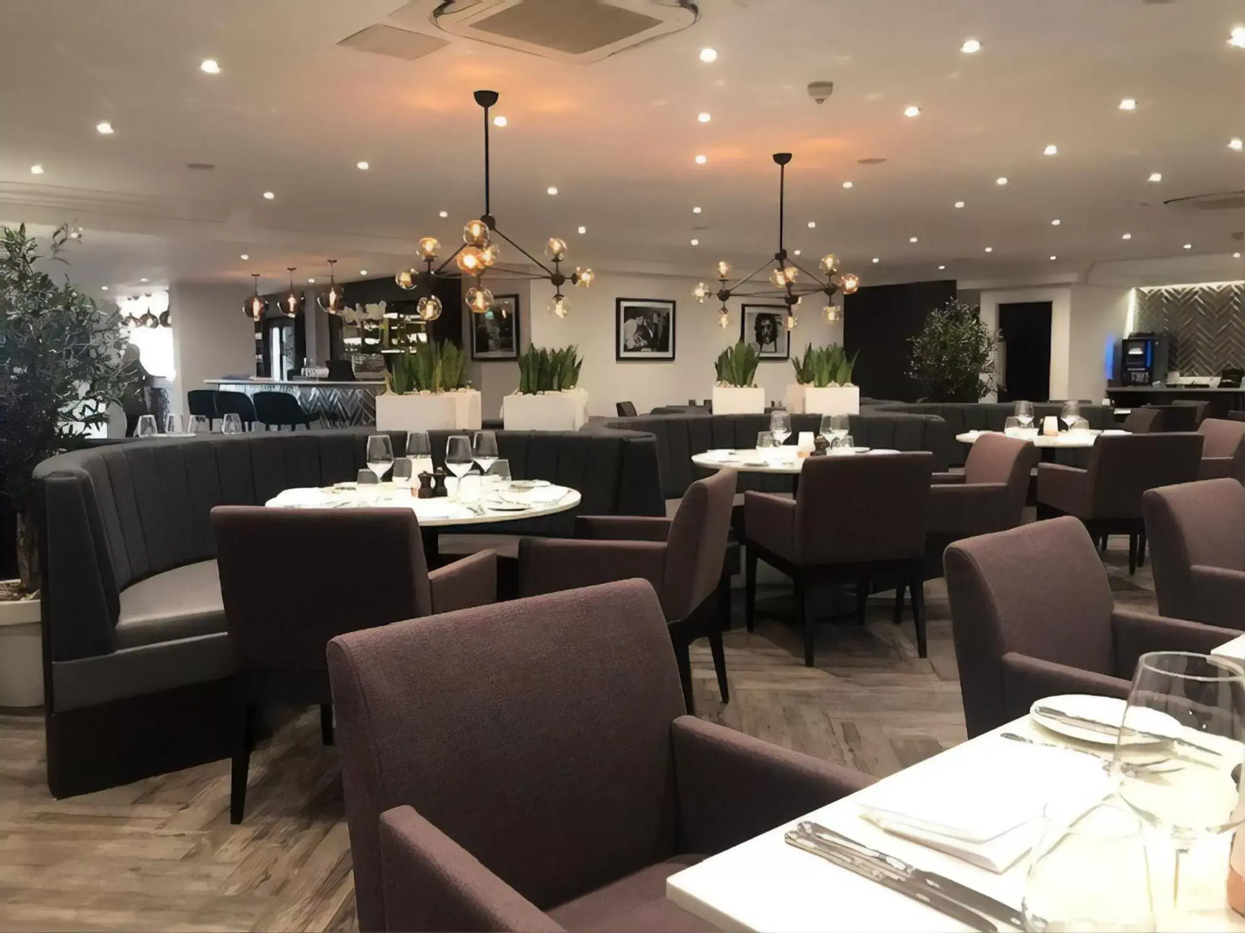 Restaurant/Places to Eat in Samlesbury Hotel