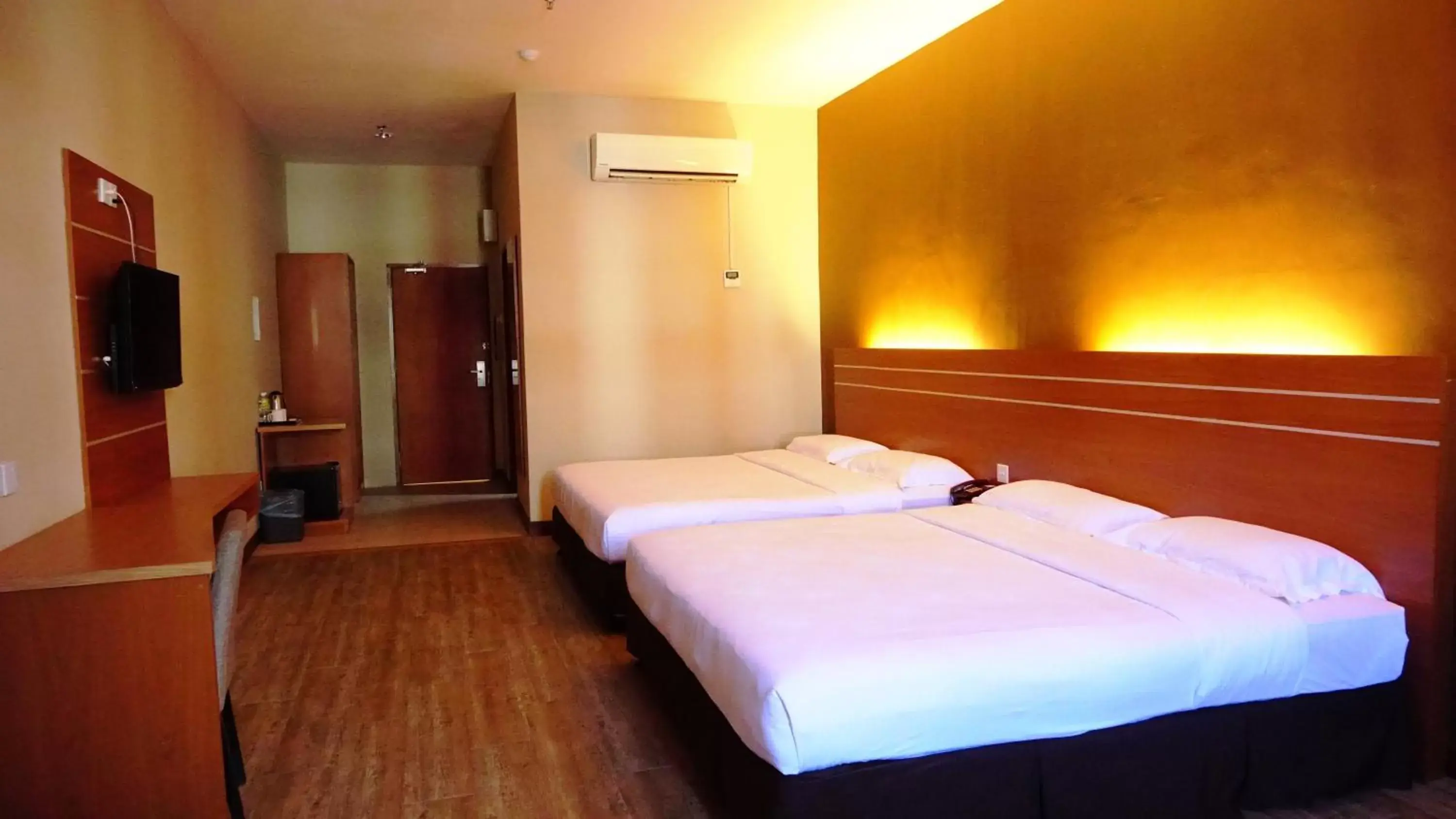 Bedroom, Bed in Best Star Resort