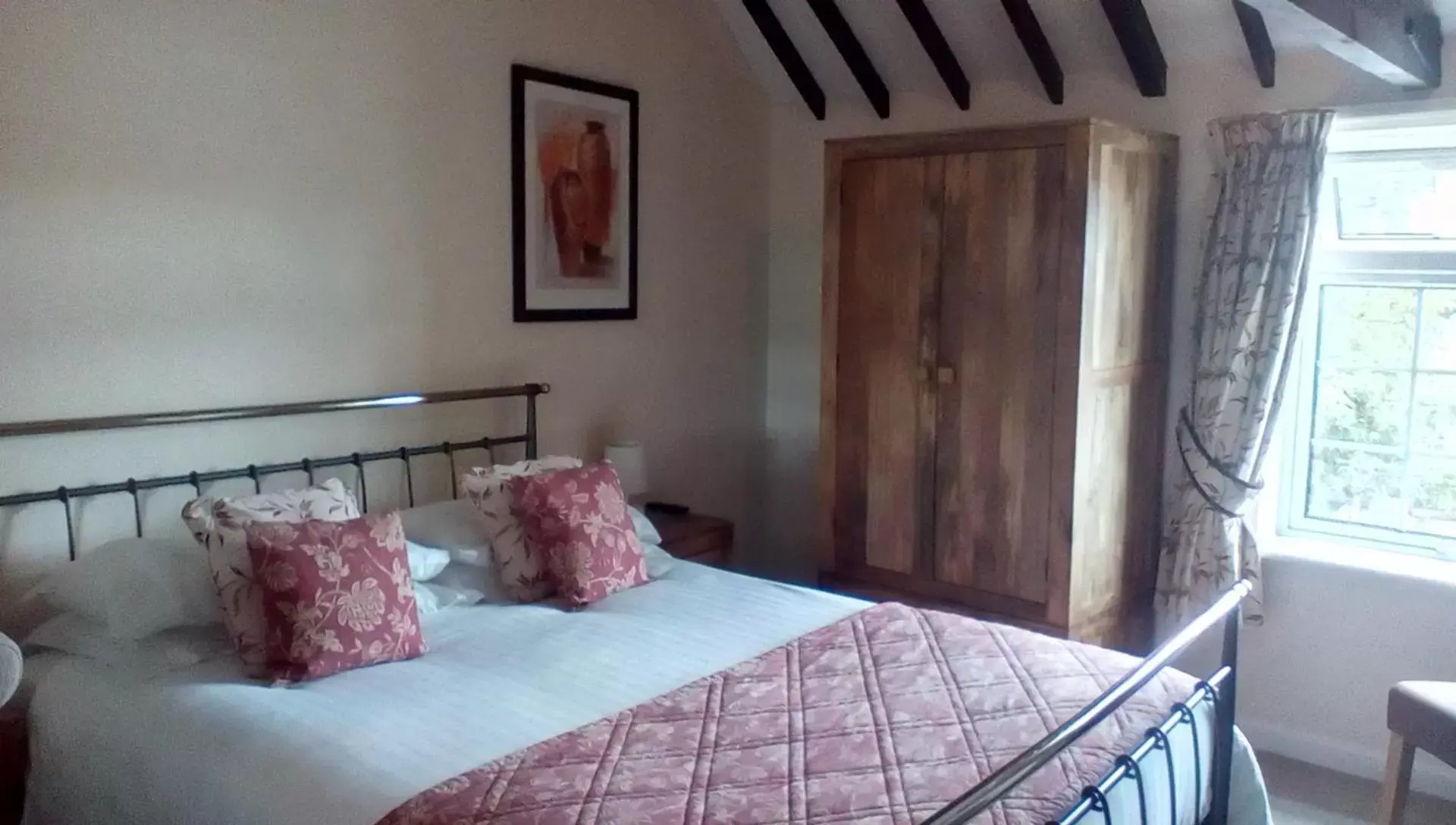 Bedroom, Bed in The Lincolnshire Poacher Inn