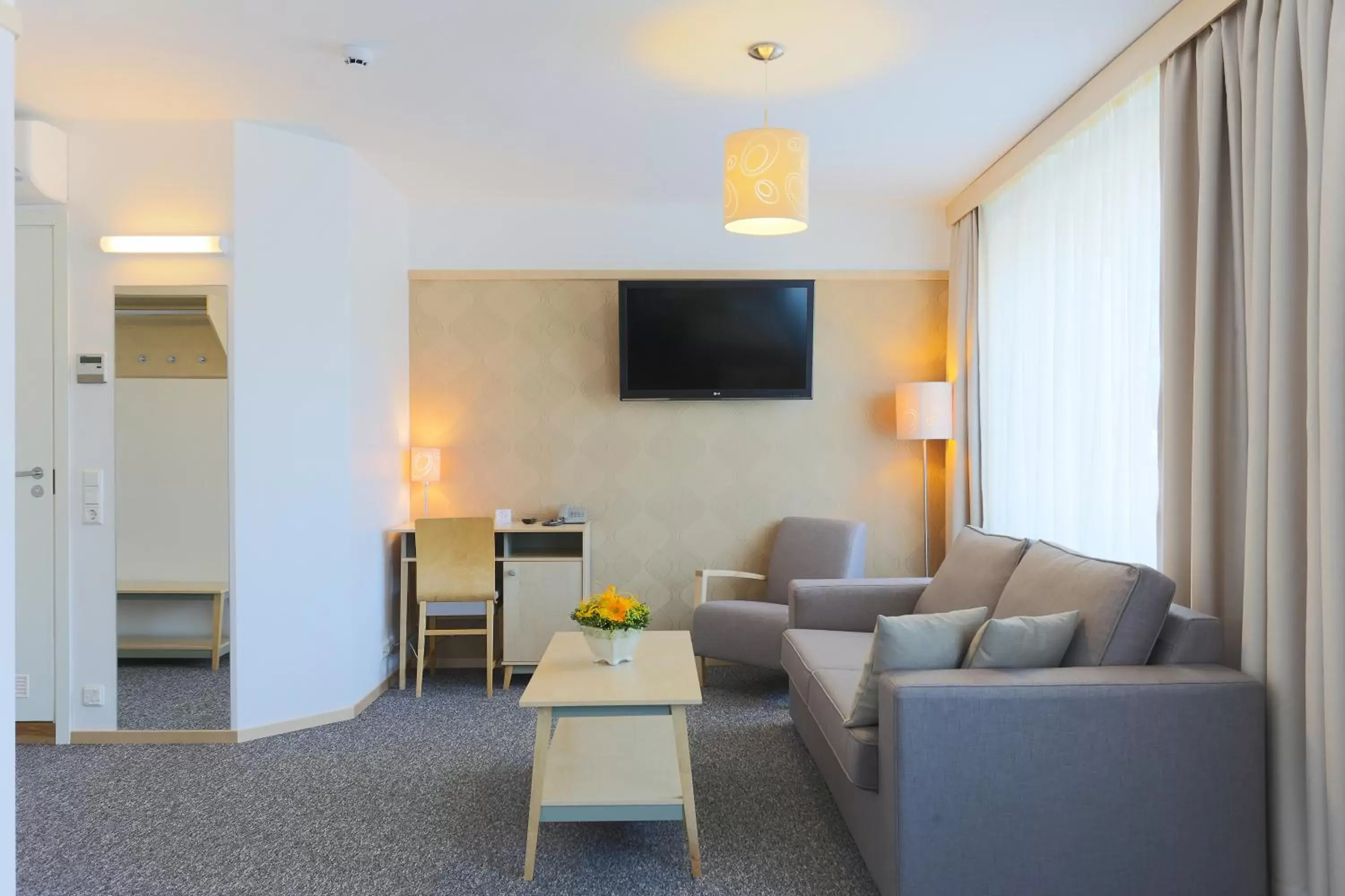 TV and multimedia, Seating Area in Hotel Tartu