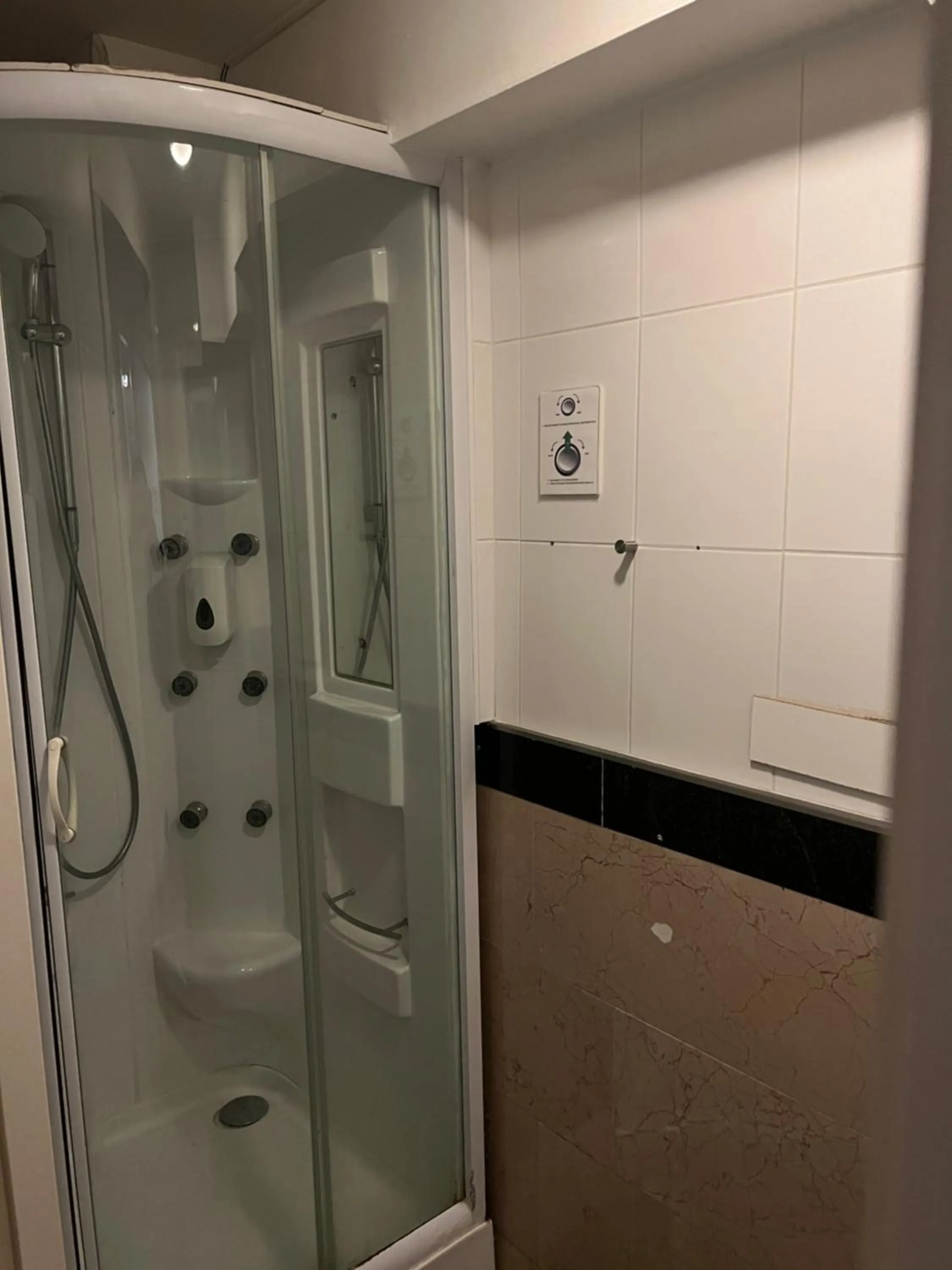 Shower in MAX Hotel Amsterdam