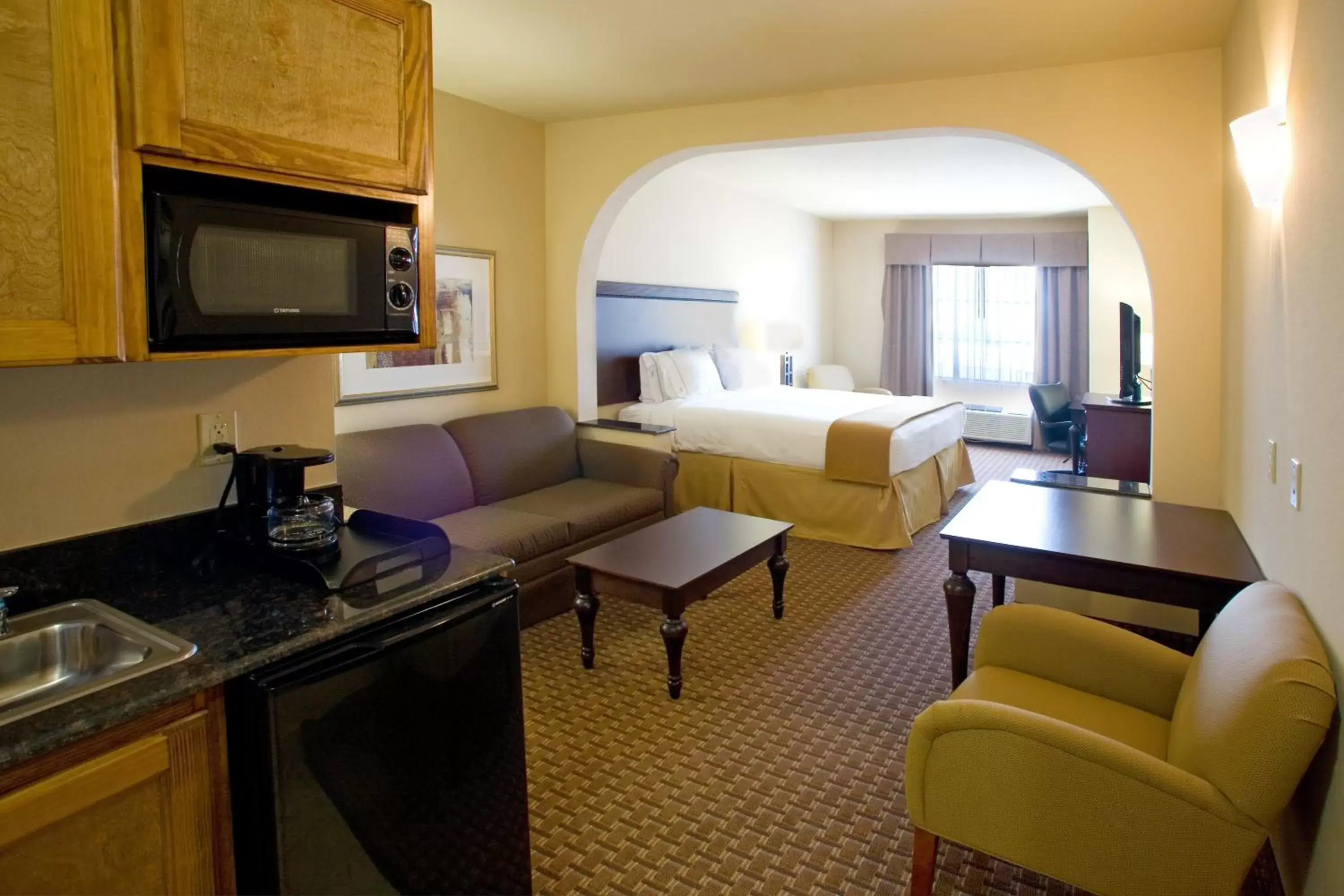 Photo of the whole room, Seating Area in Holiday Inn Express Hotel and Suites Kingsville, an IHG Hotel