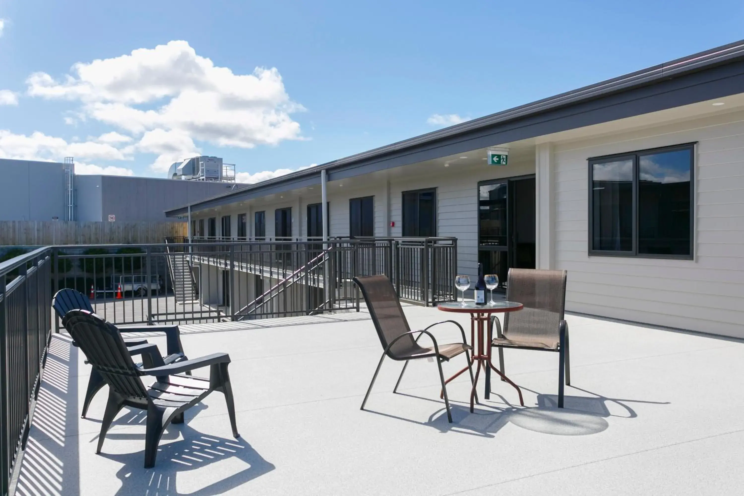 Balcony/Terrace in Acacia Lake View Motel