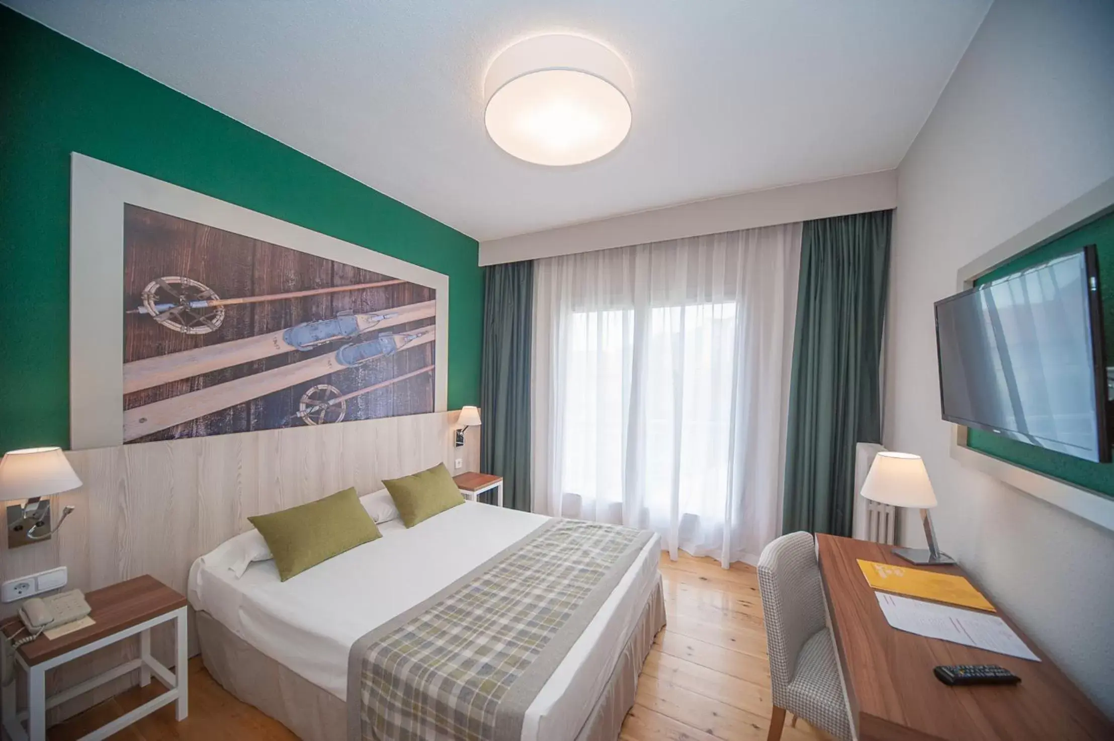 Bedroom, Bed in Gran Hotel de Jaca