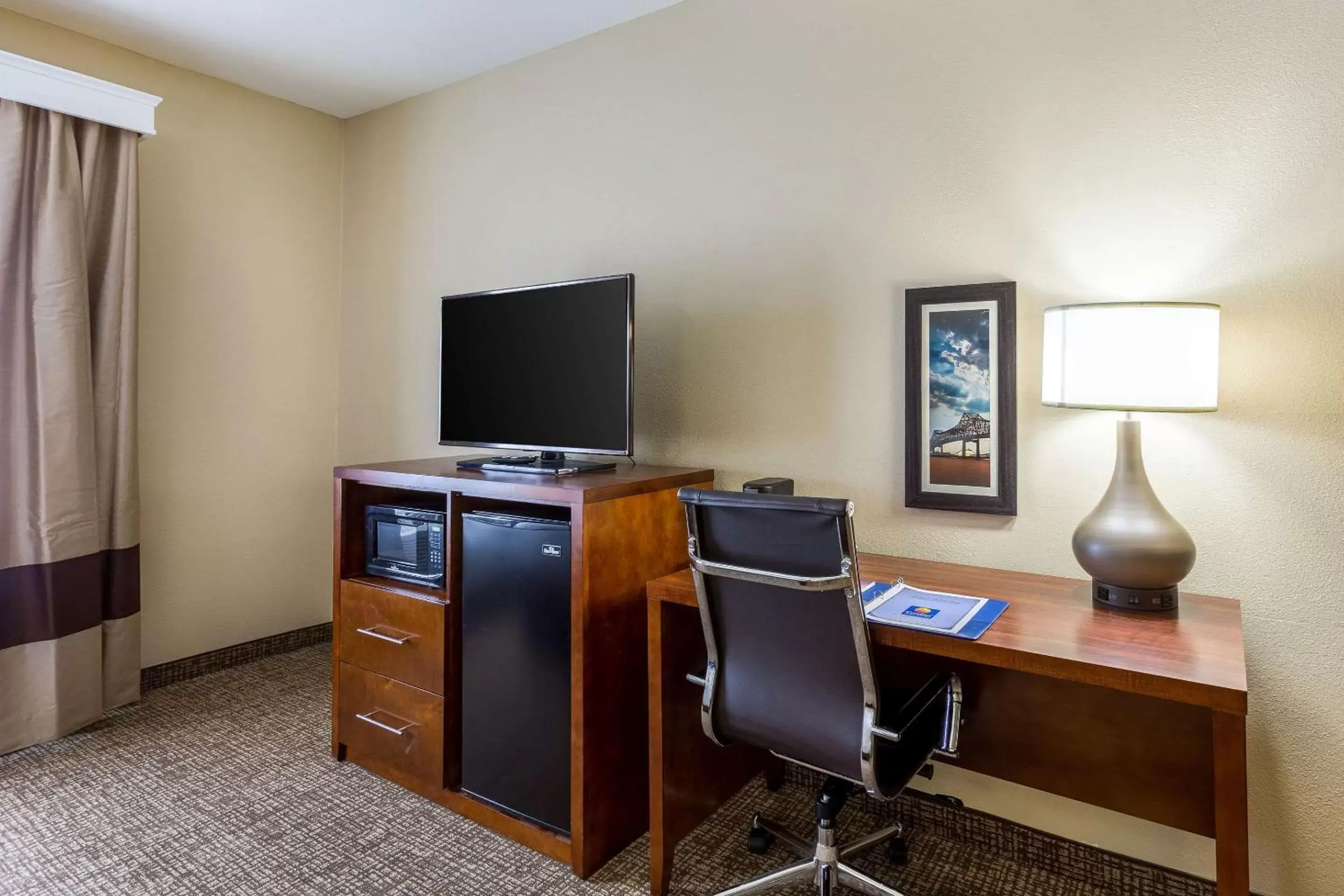 Photo of the whole room, TV/Entertainment Center in Comfort Inn & Suites Baton Rouge Airport