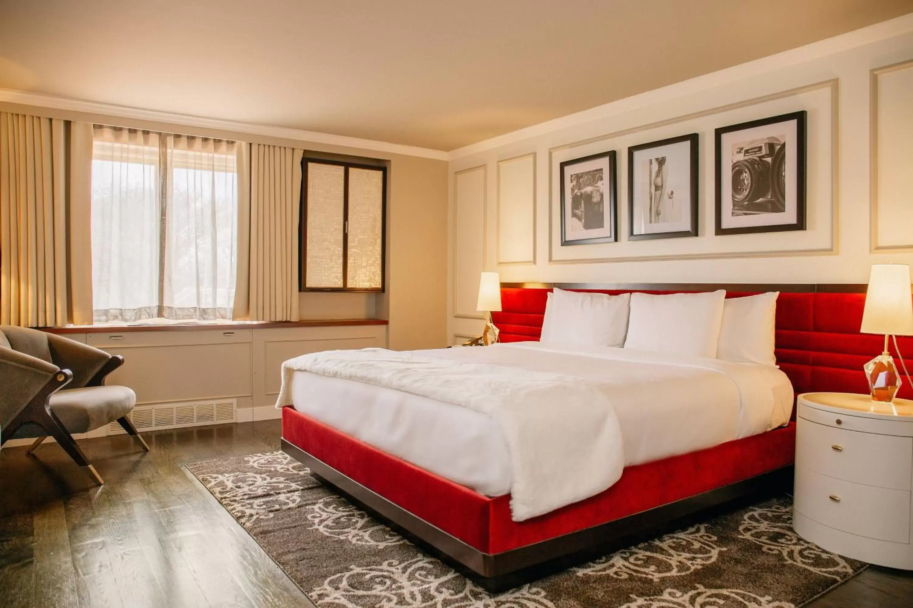 Deluxe King Guest Room in The Drake Oak Brook, Autograph Collection Deluxe King Guest Room in The Drake Oak Brook, Autograph Collection