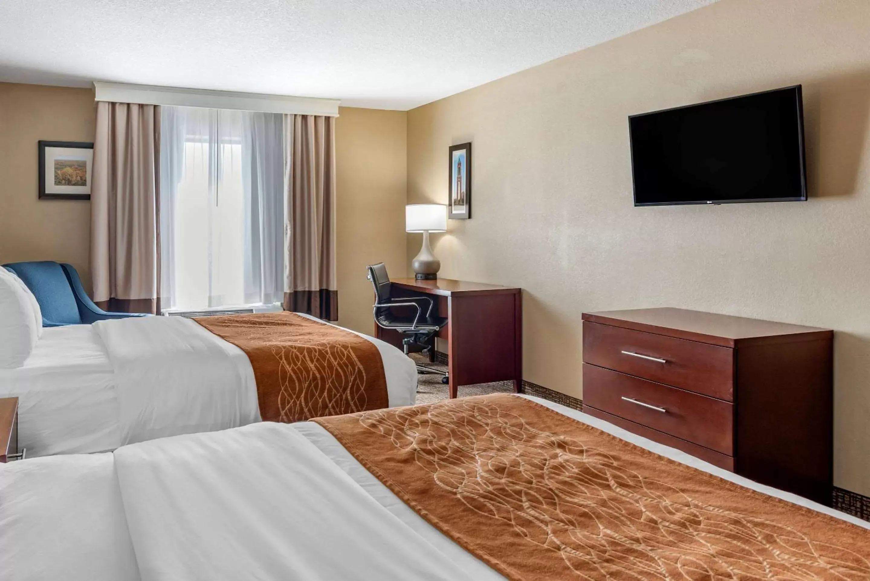 Photo of the whole room, TV/Entertainment Center in Comfort Inn & Suites Muncie