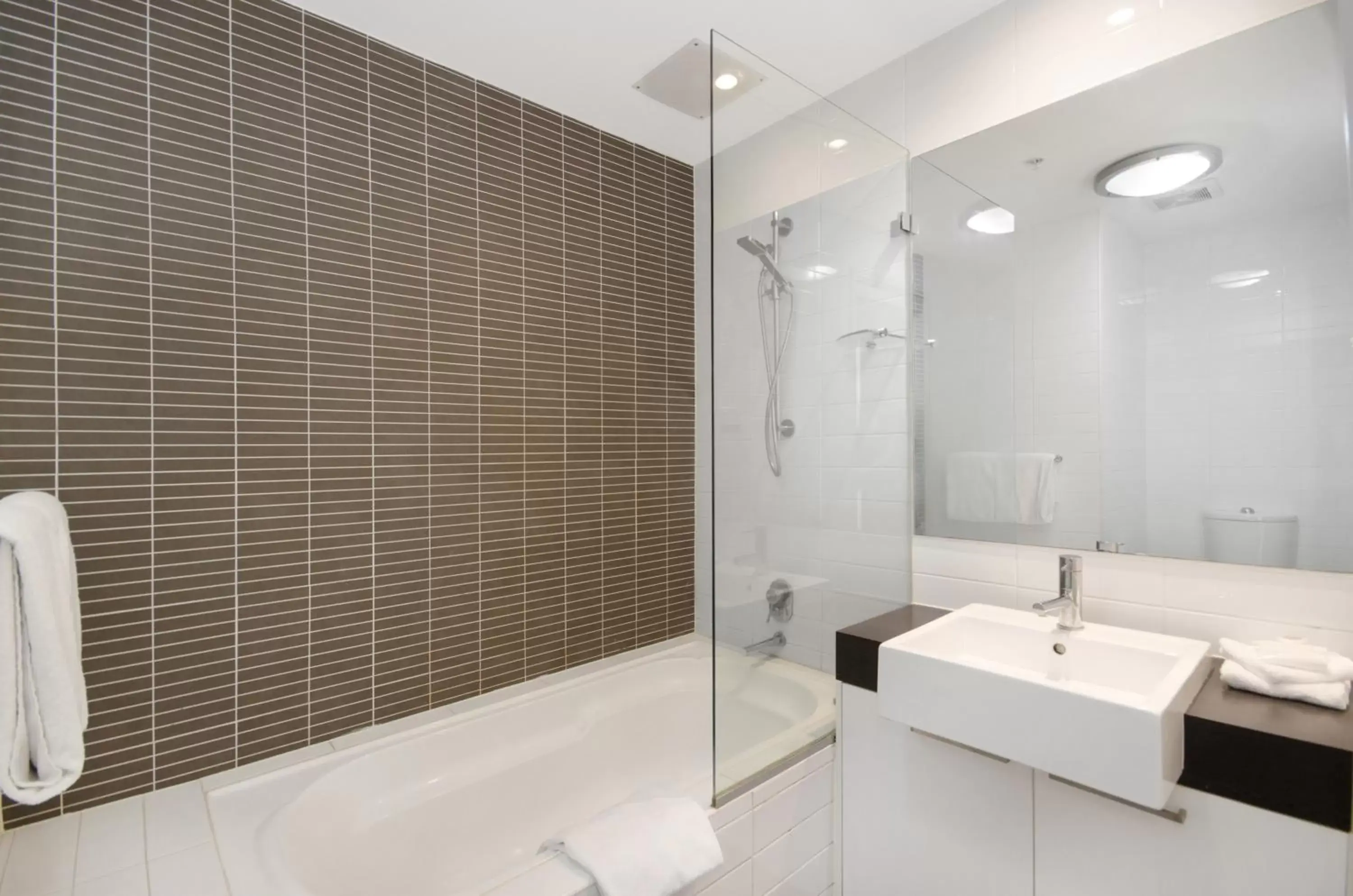 Bathroom in Property Vine - Dalgety Apartments