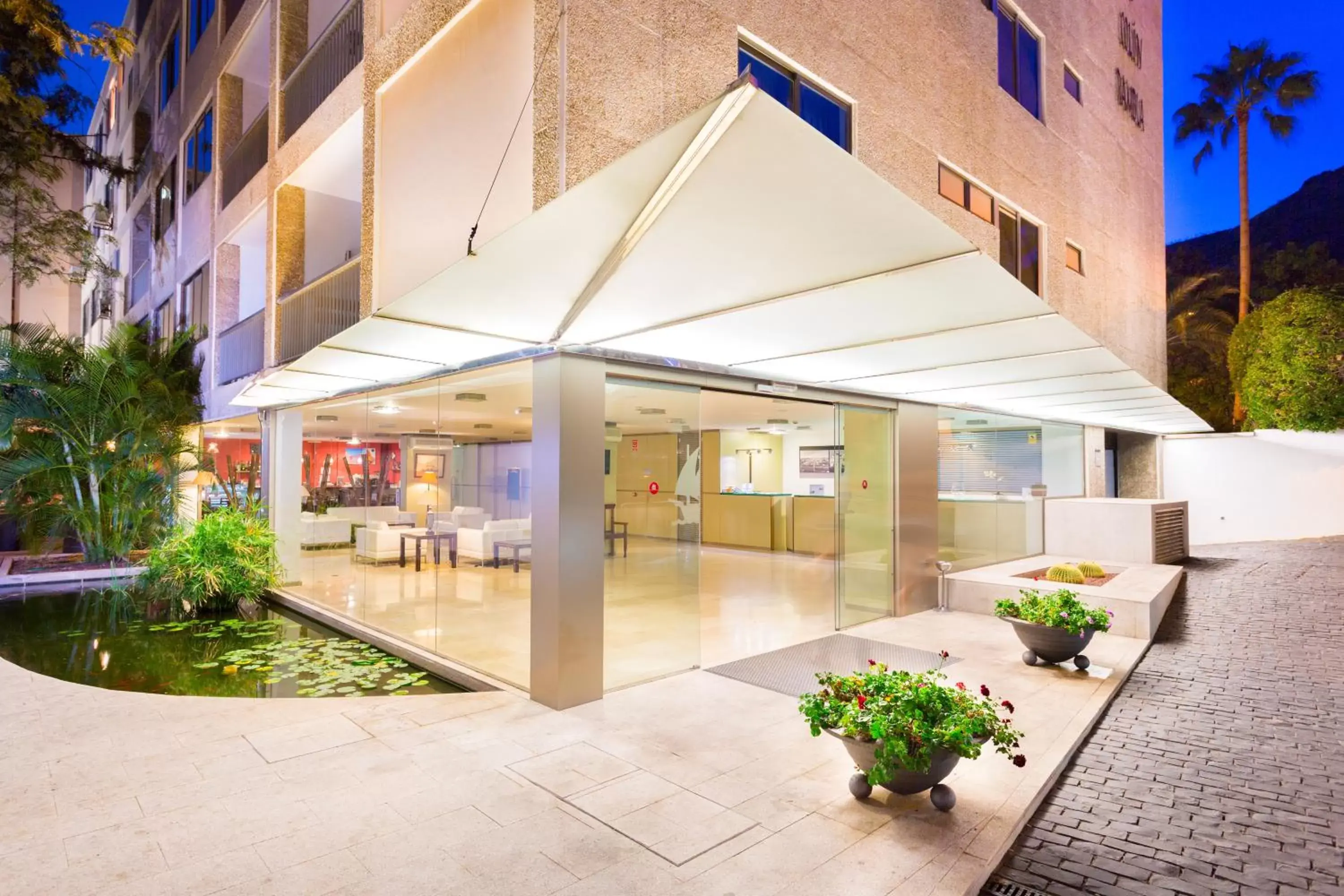 Facade/entrance in Hotel Colon Rambla