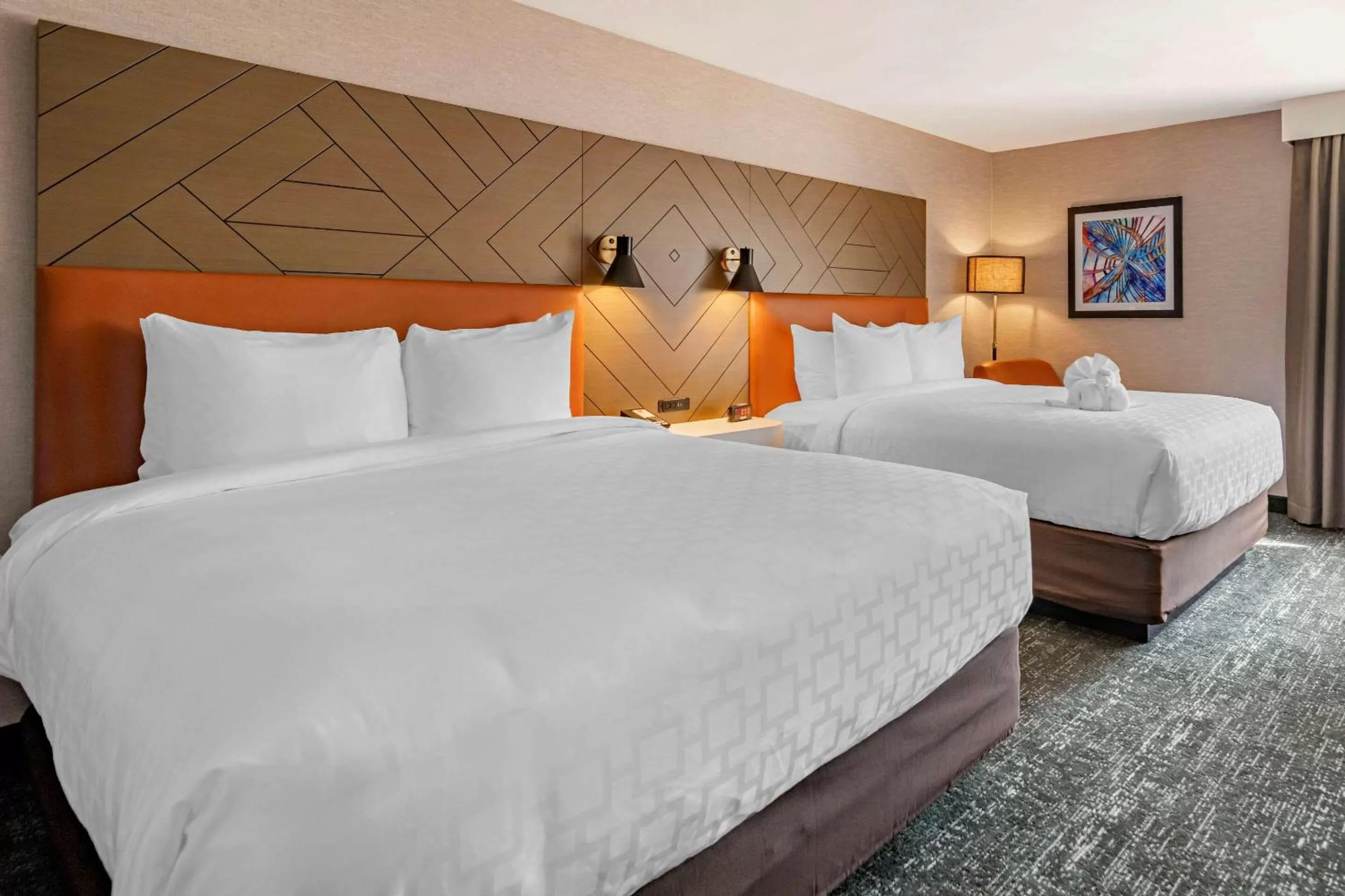 Photo of the whole room, Bed in Clarion Inn Nashua