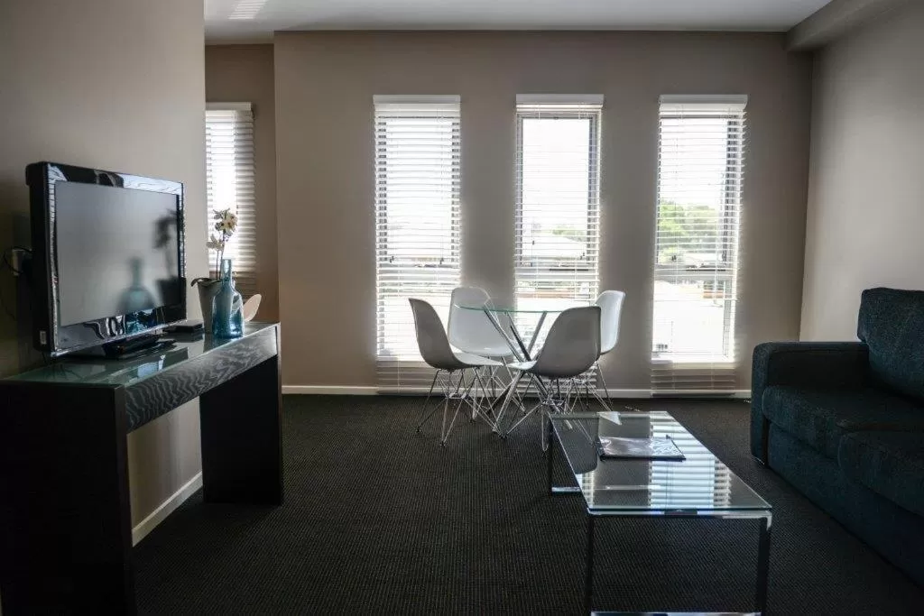 Living room in Crossroads Hotel