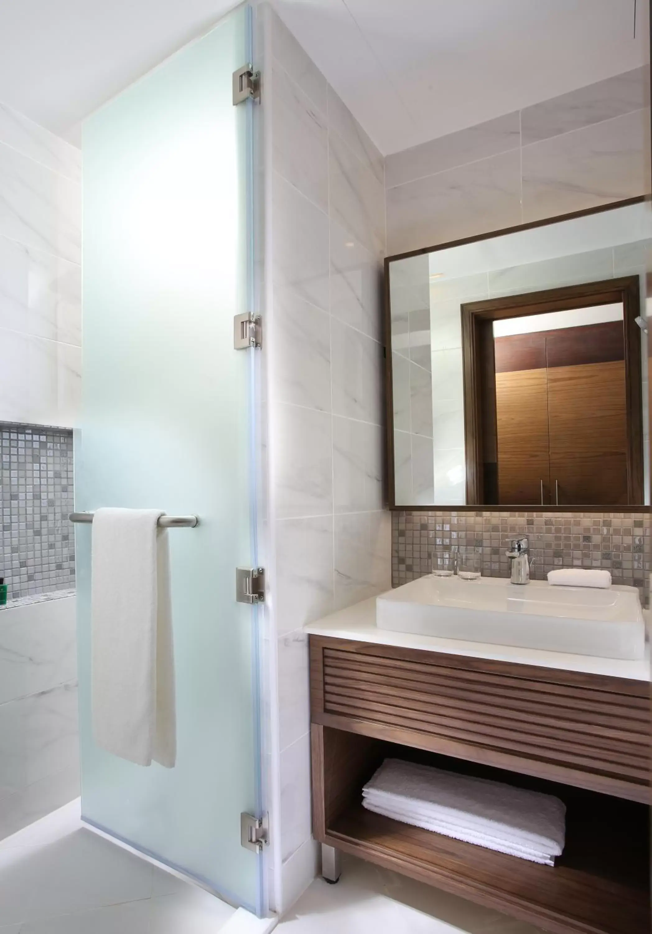 Shower, Bathroom in Metropolitan Hotel Dubai