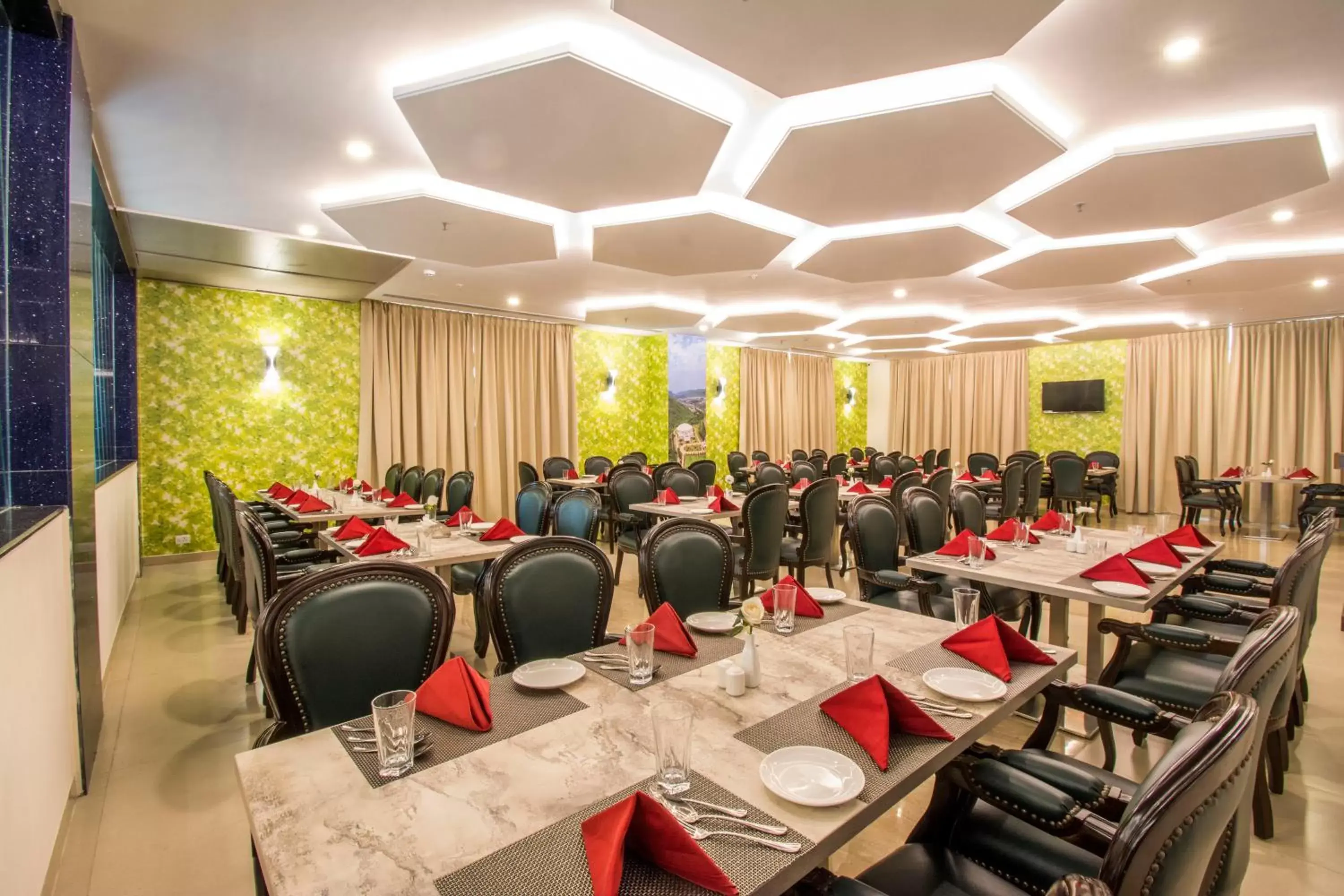 Restaurant/places to eat in Mantris Hotel Restaurant/places to eat in Mantris Hotel