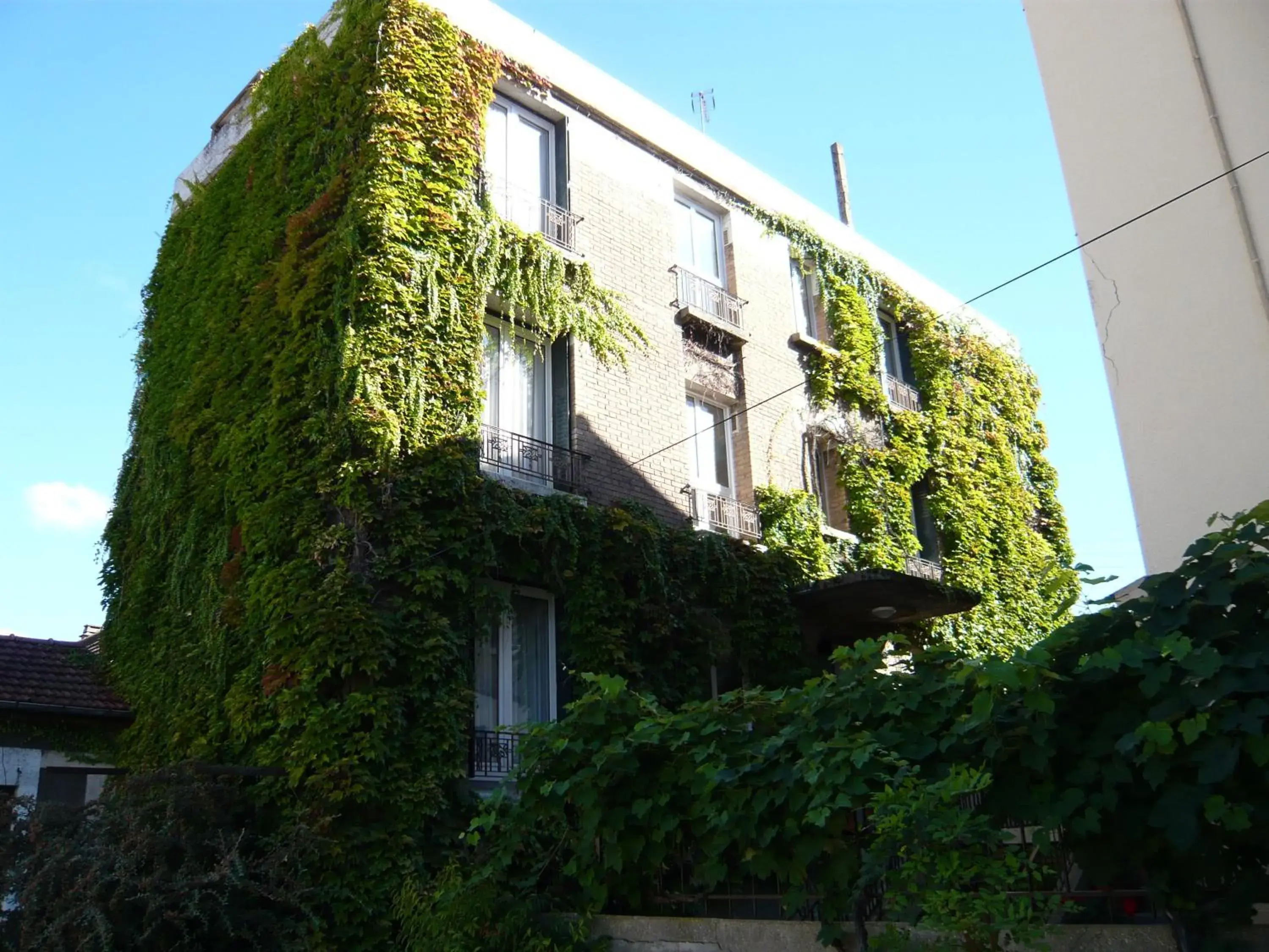 Property building in Cit'Hotel Aéro-Hotel Property building in Cit'Hotel Aéro-Hotel