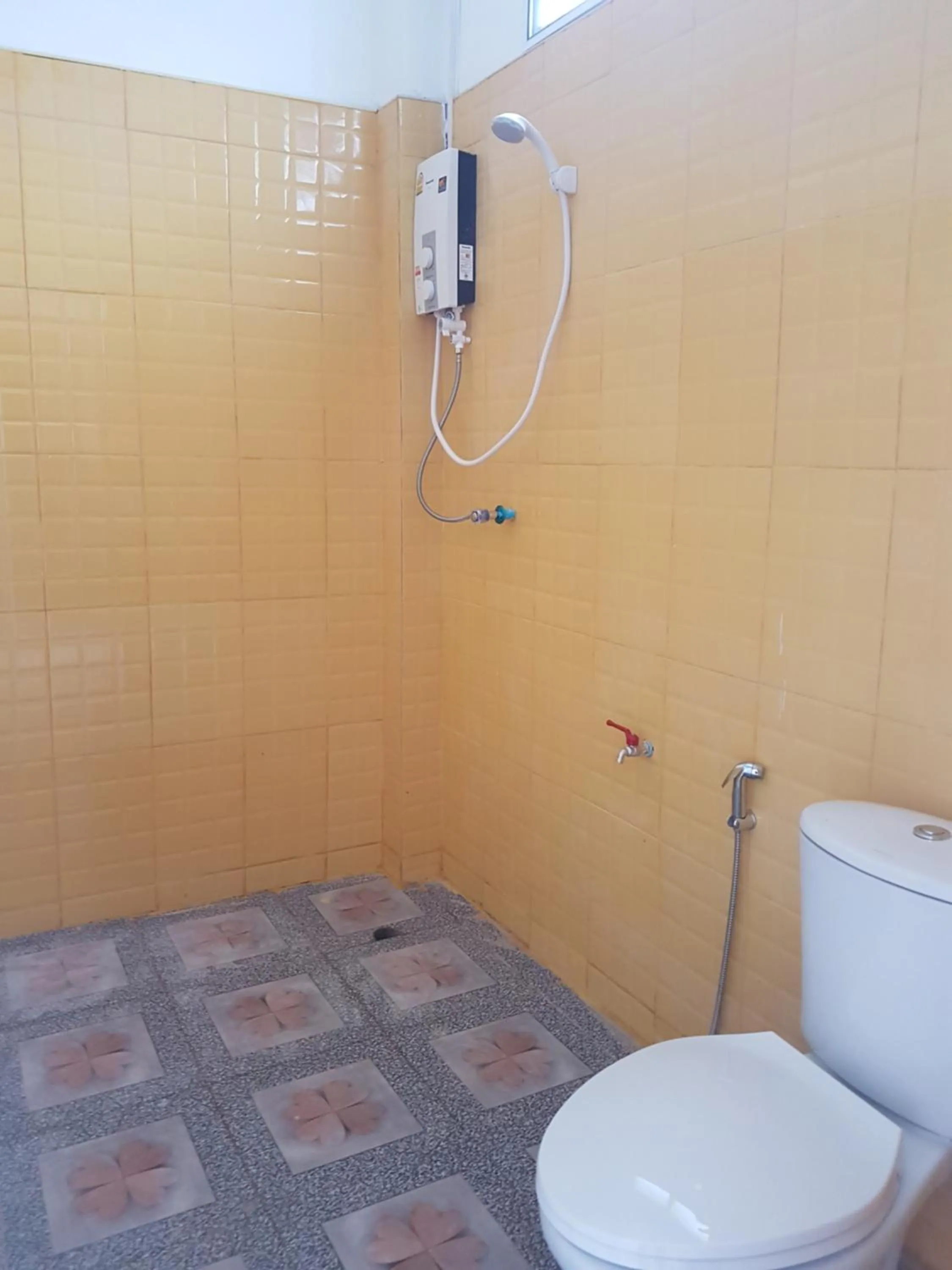 Toilet in Lanta Paradise Beach Resort