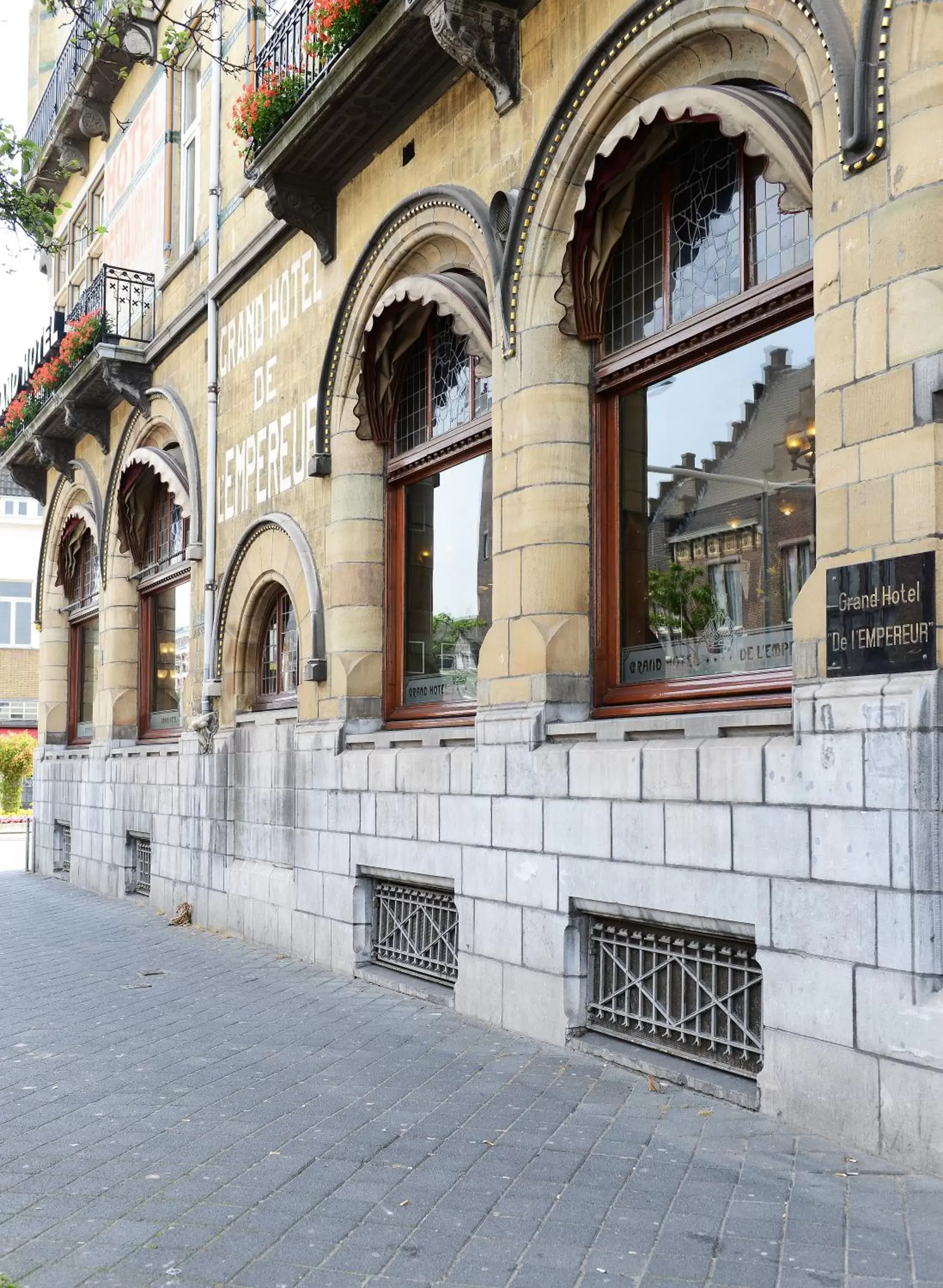 Facade/entrance in Amrâth Grand Hotel de l’Empereur