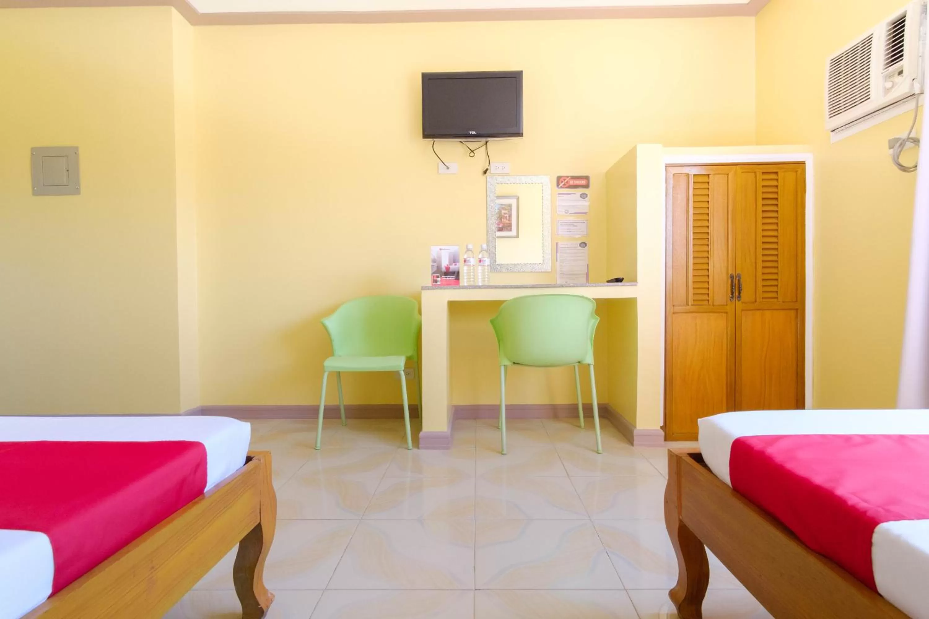 Bed in RedDoorz Plus @ Manalo Extension Palawan