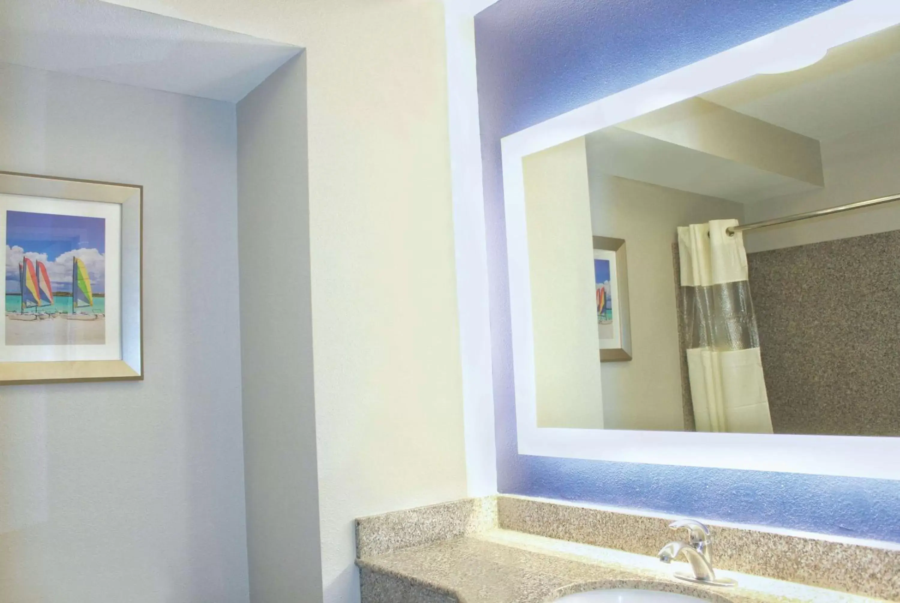 Bathroom in La Quinta by Wyndham NE Long Beach/Cypress Bathroom in La Quinta by Wyndham NE Long Beach/Cypress