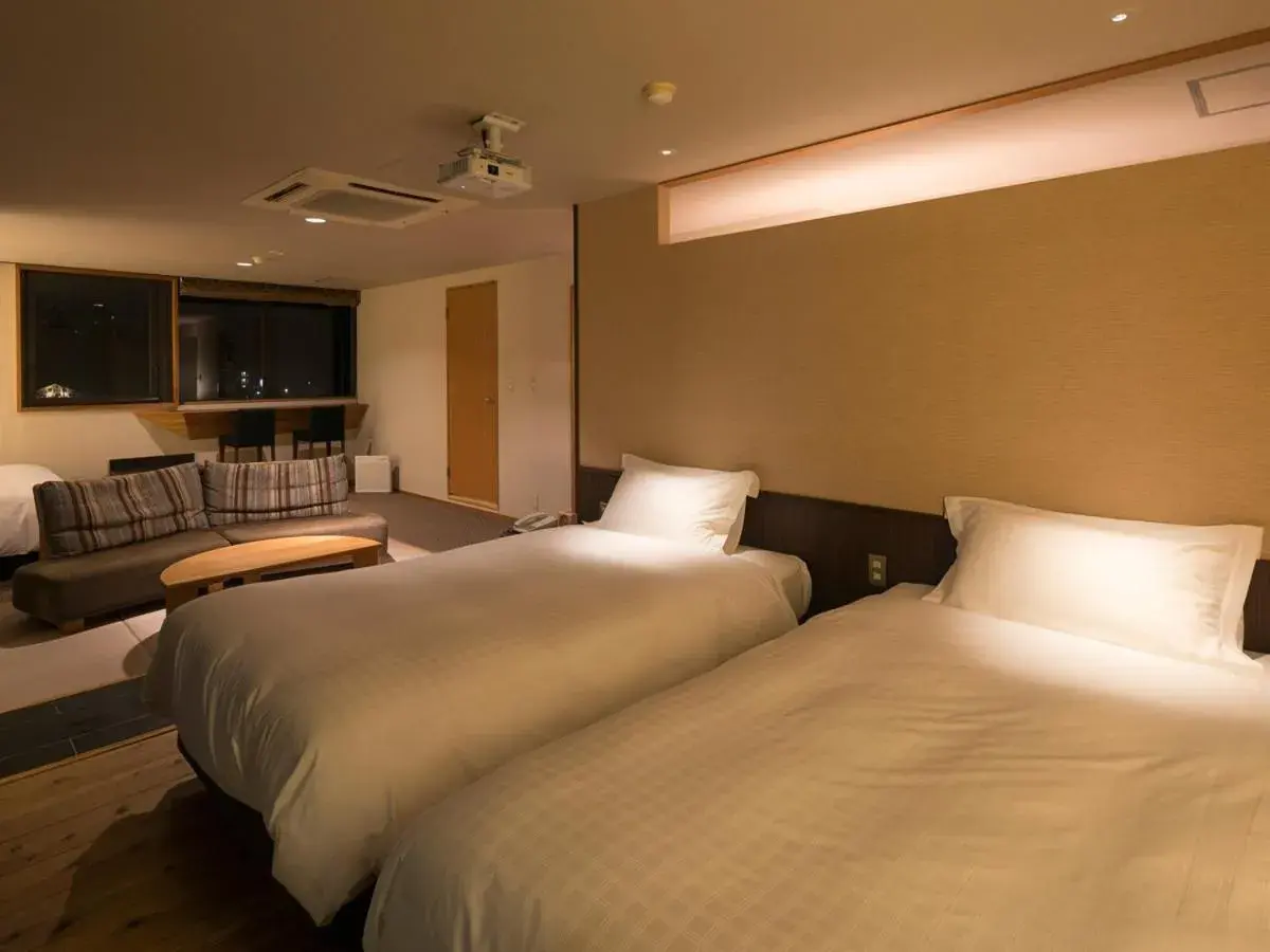 Photo of the whole room, Bed in Shimahana - Sumoto Onsen