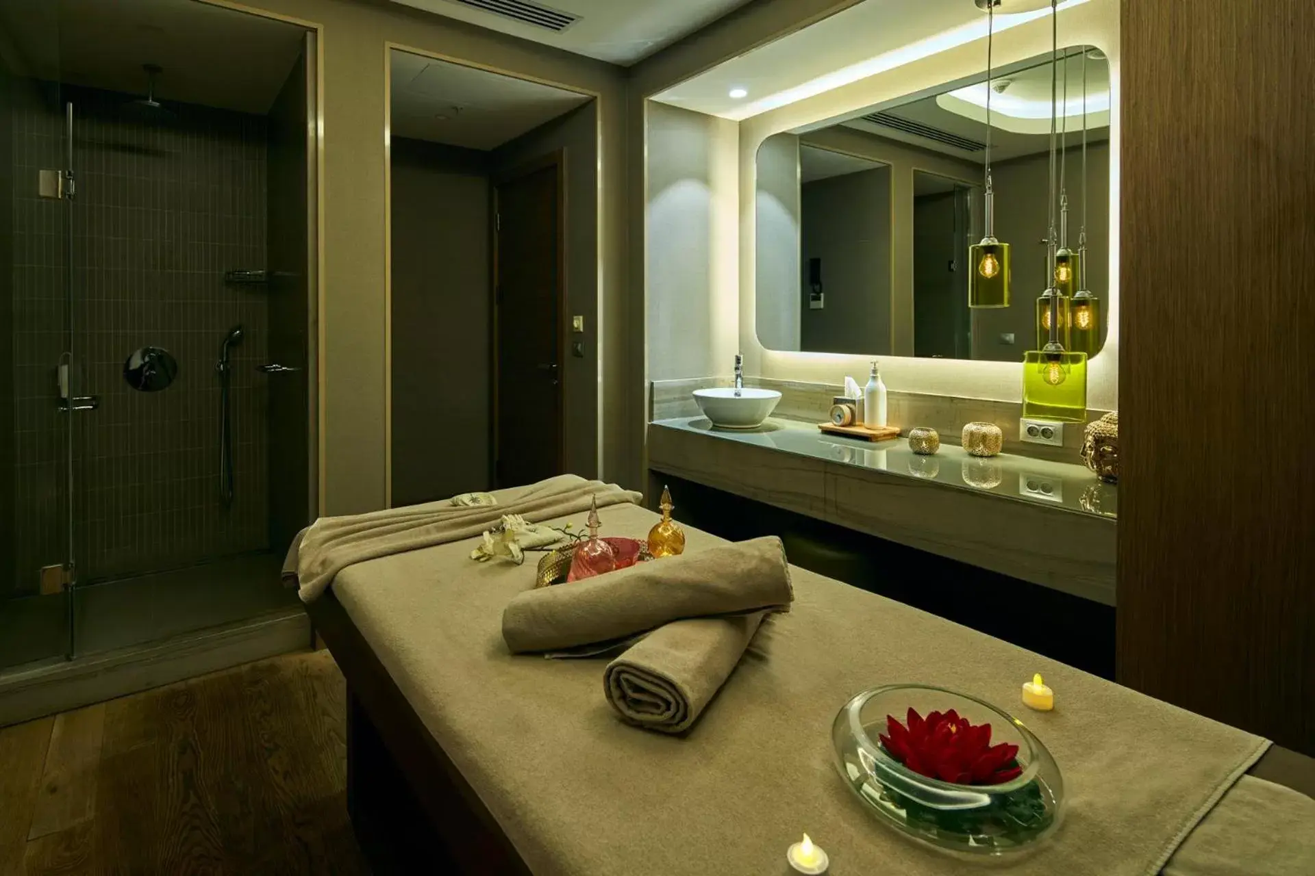 Massage, Bathroom in Mövenpick Istanbul Hotel Golden Horn