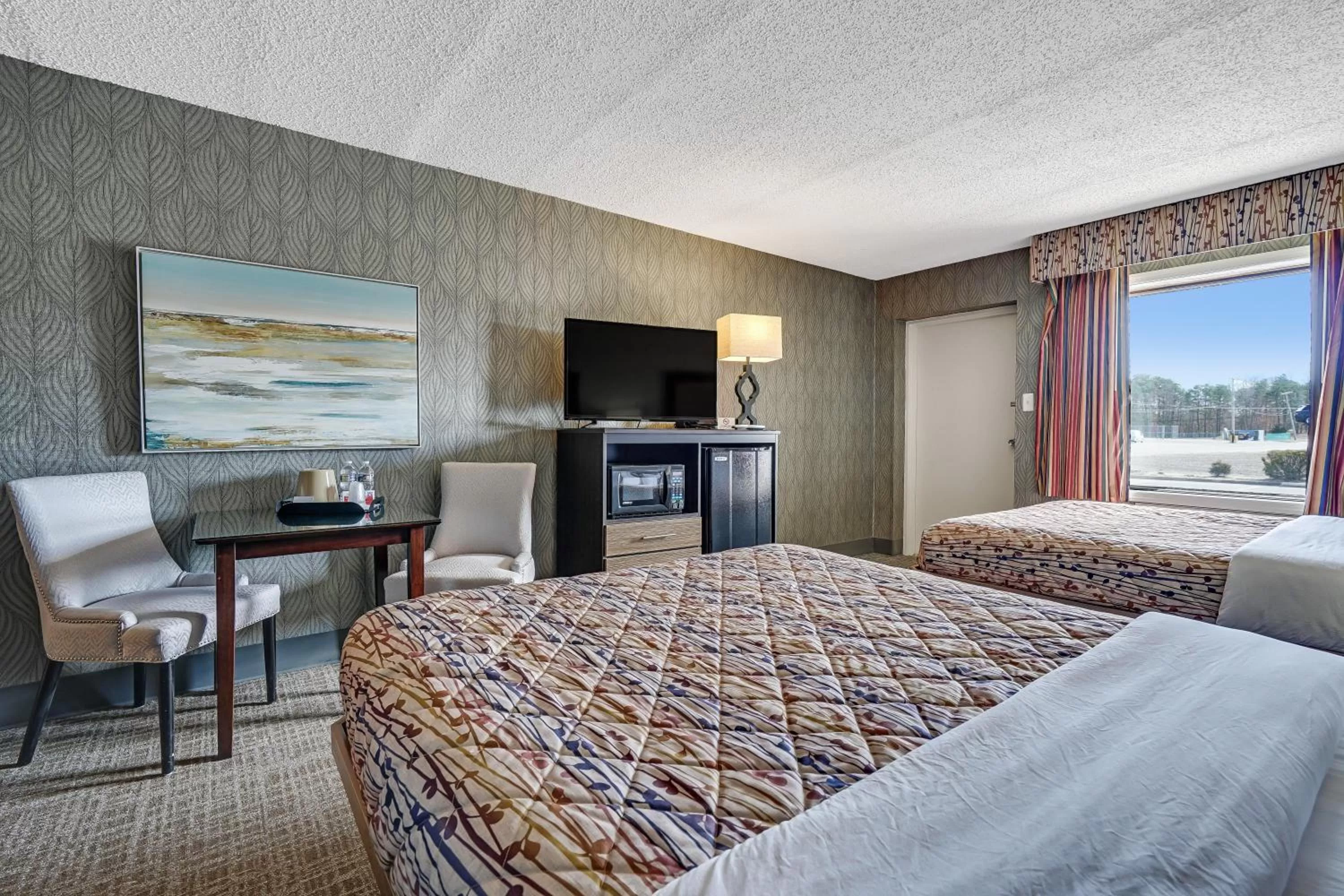 Photo of the whole room, Bed in Blue Creek Inn