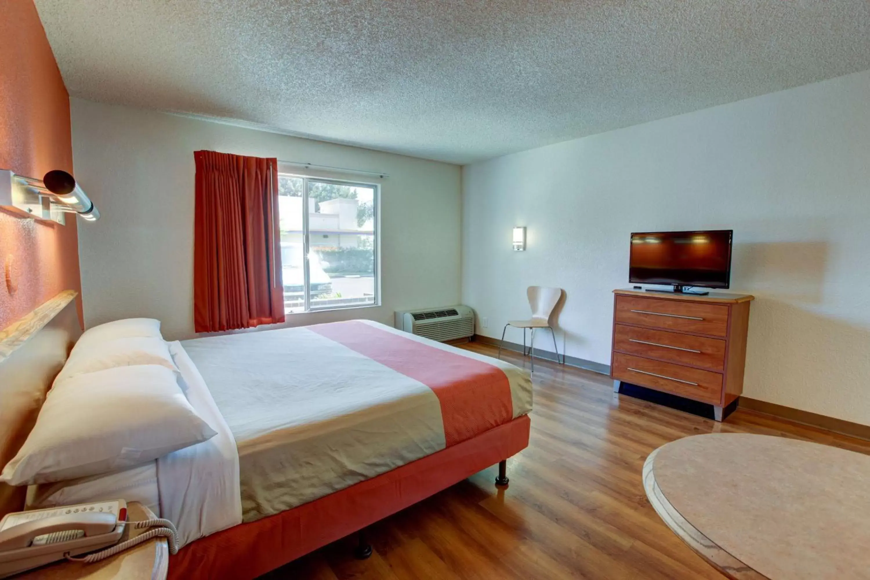 TV and multimedia, TV/Entertainment Center in Motel 6-Santa Ana, CA - Irvine - Orange County Airport