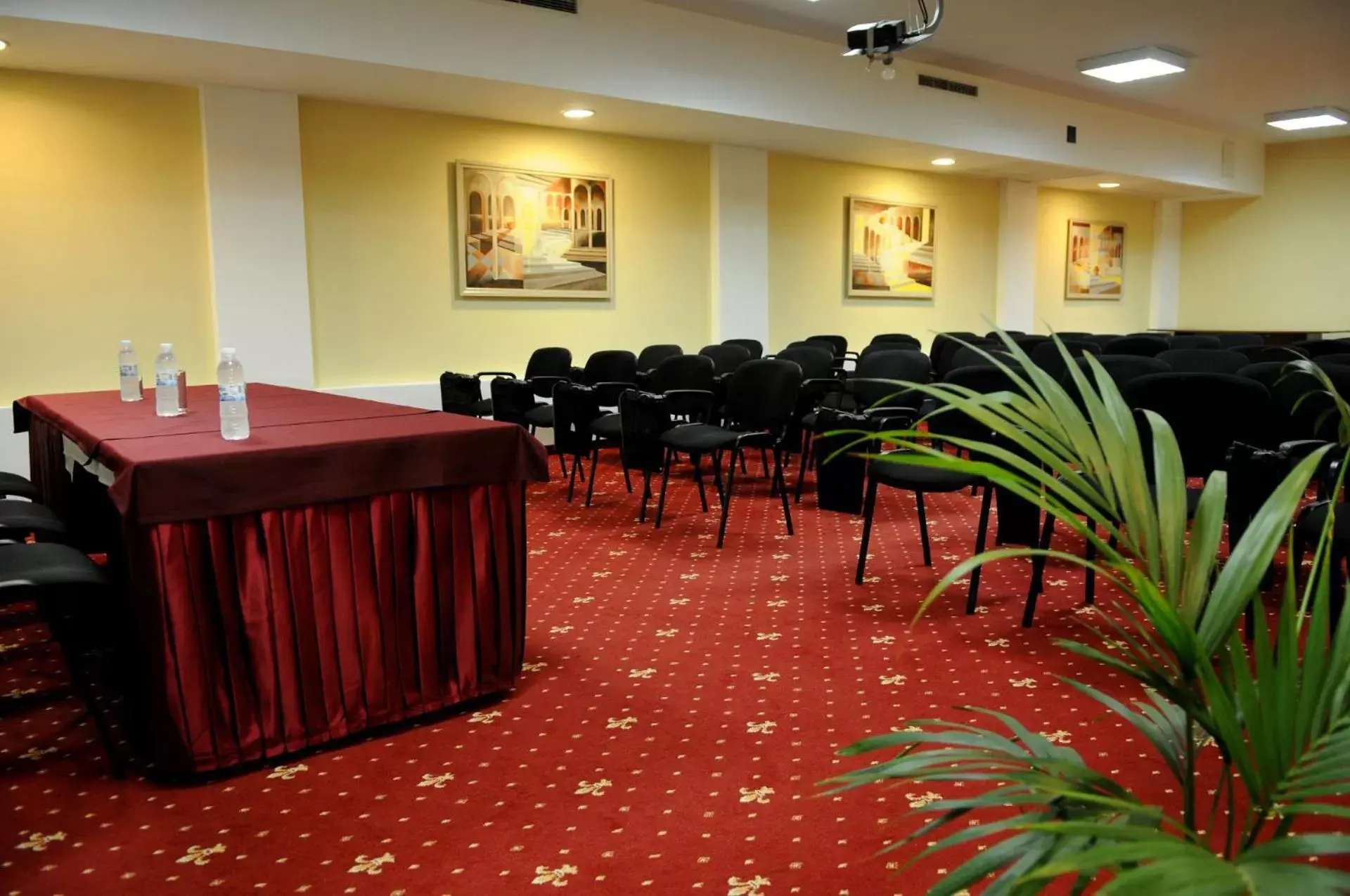 Business facilities in Gardenia Park Hotel