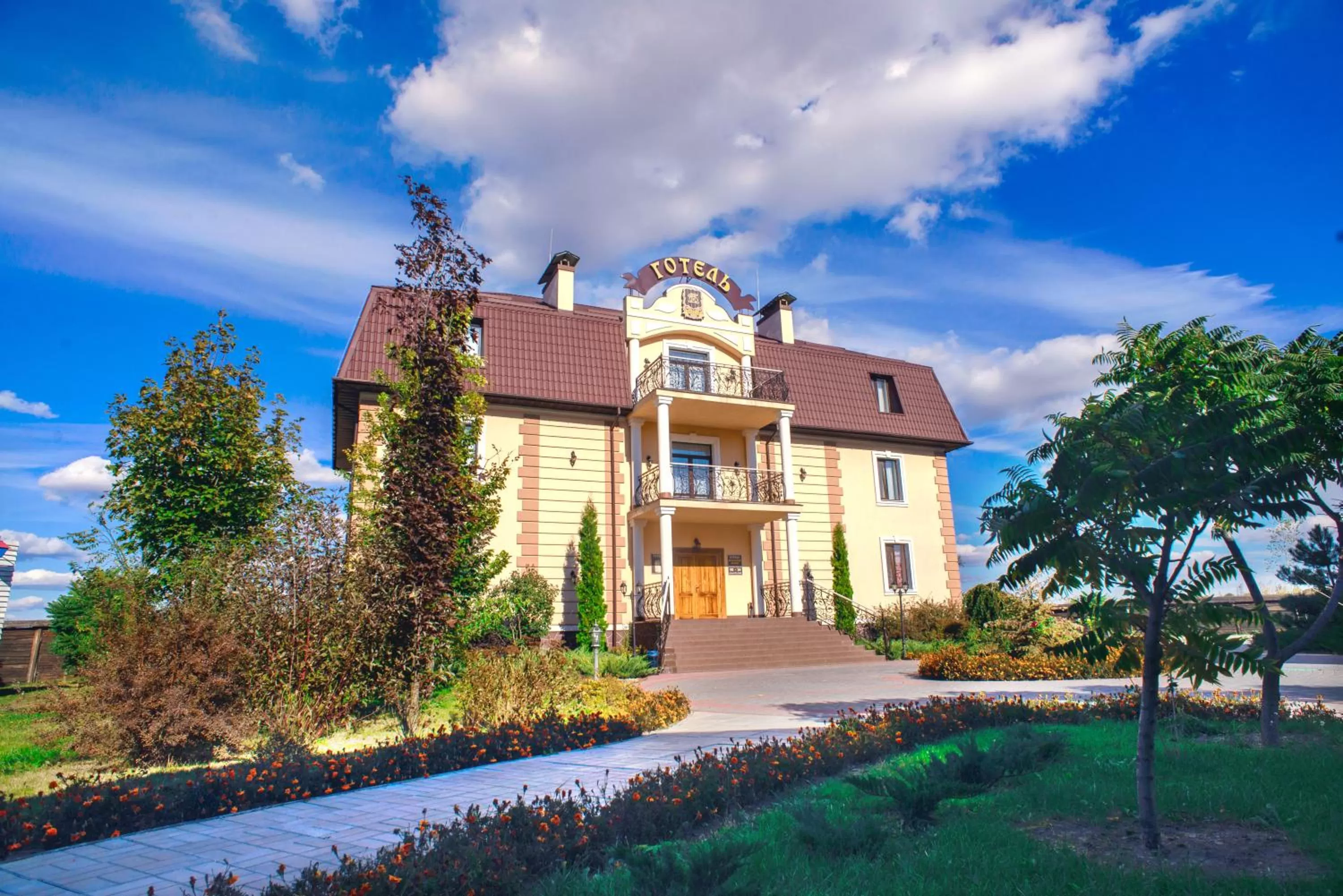 Facade/entrance, Property Building in Petrovskyi Brovar
