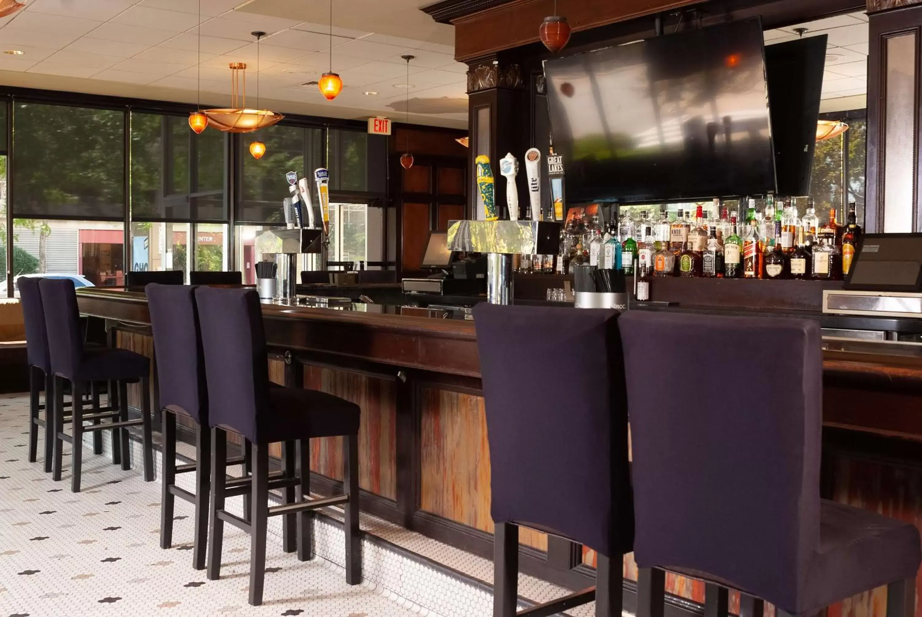 Lounge or bar, Restaurant/Places to Eat in DoubleTree by Hilton Hotel Cleveland Downtown - Lakeside