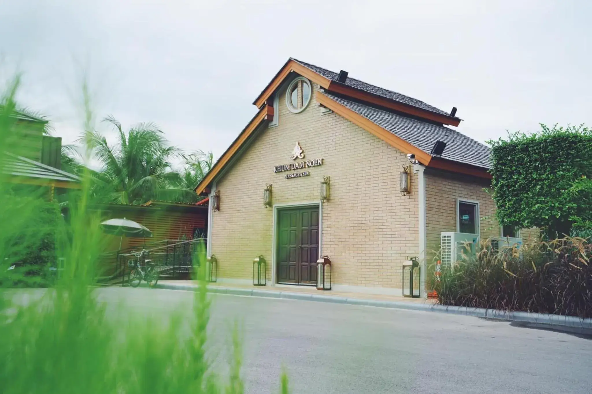 Massage, Property Building in Khum Damnoen Resort