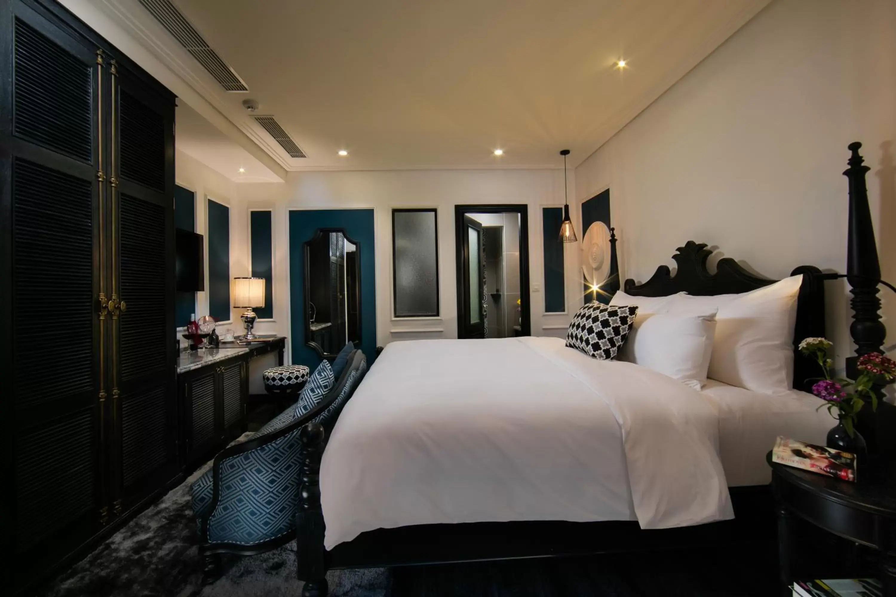 Coffee/tea facilities, Bed in JM Marvel Hotel & Spa Coffee/tea facilities, Bed in JM Marvel Hotel & Spa