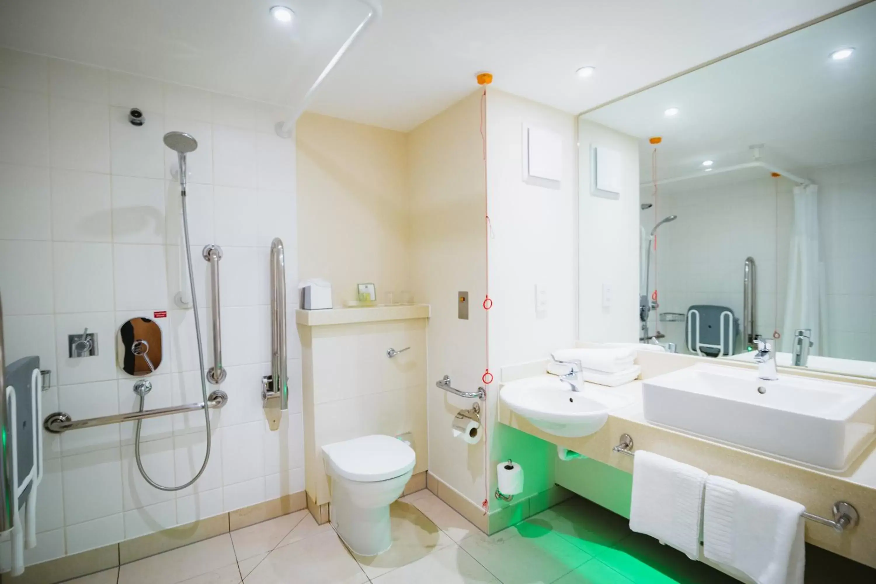 Bathroom in Holiday Inn Winchester, an IHG Hotel