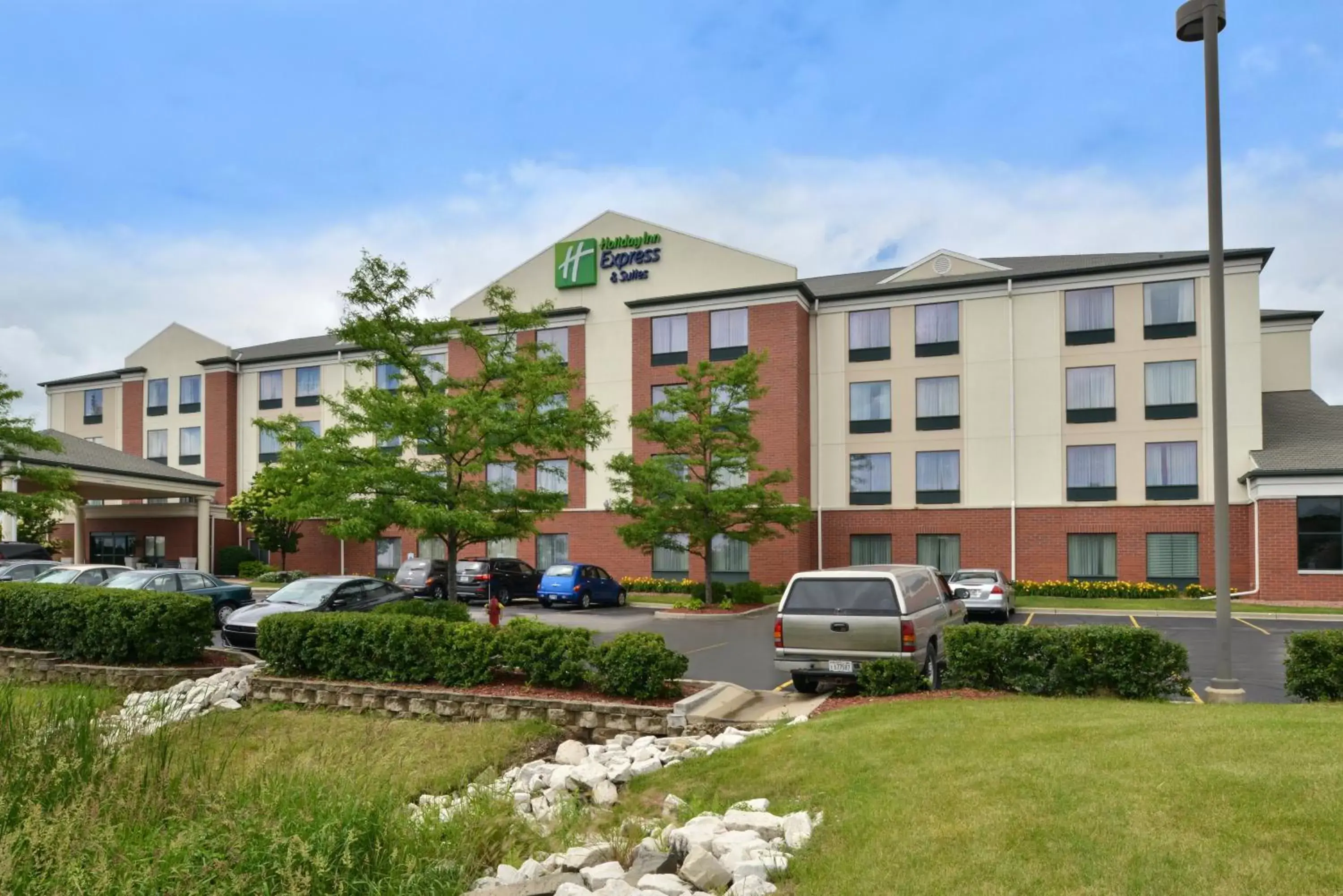 Property Building in Holiday Inn Express Hotel & Suites Milwaukee-New Berlin, an IHG Hotel