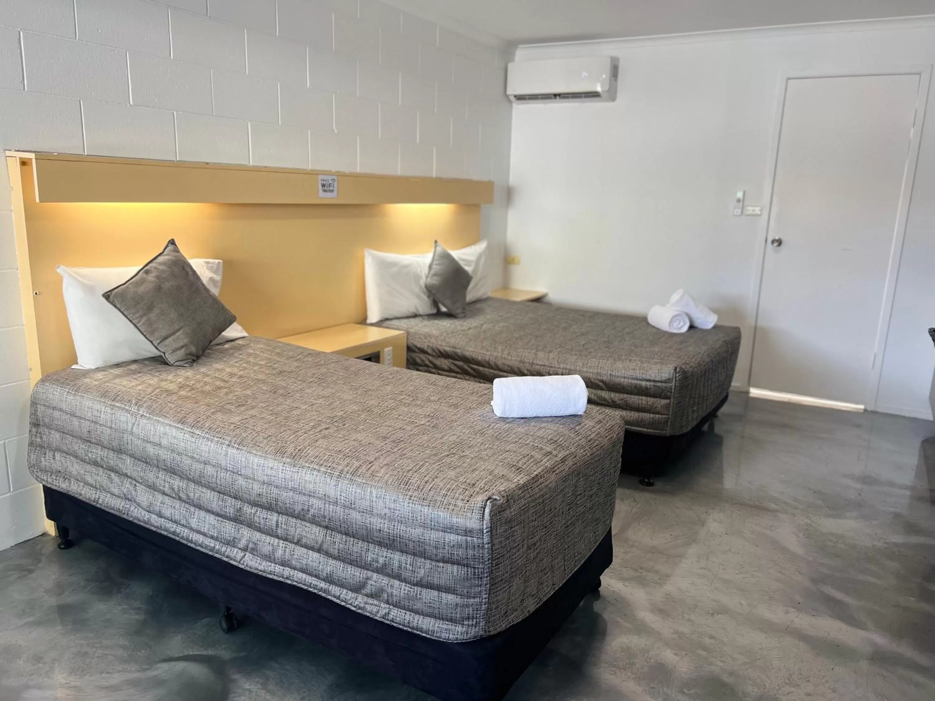 Bedroom, Bed in Y Motels Rockhampton