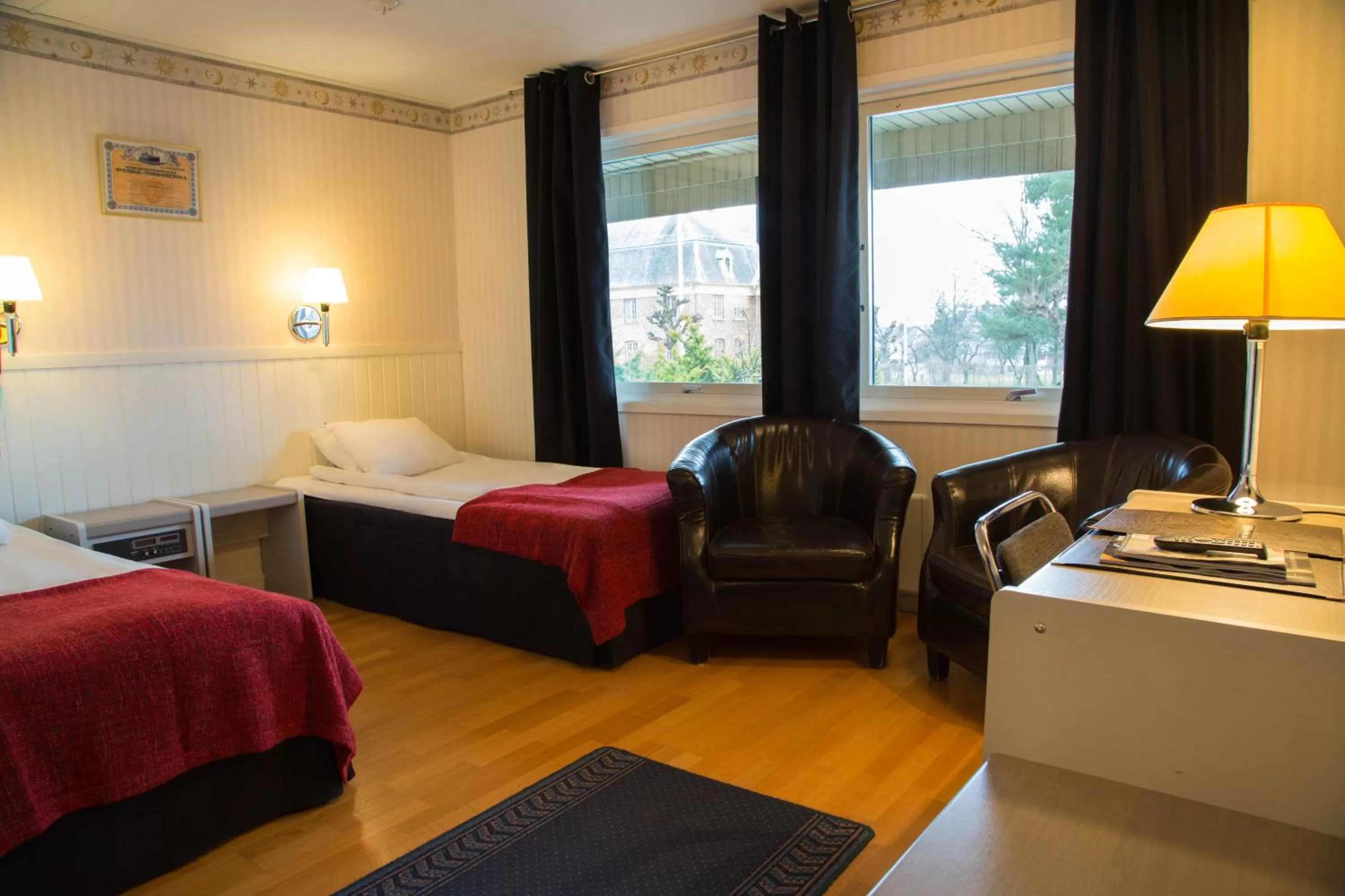 Photo of the whole room, Bed in Dinners Mellerud