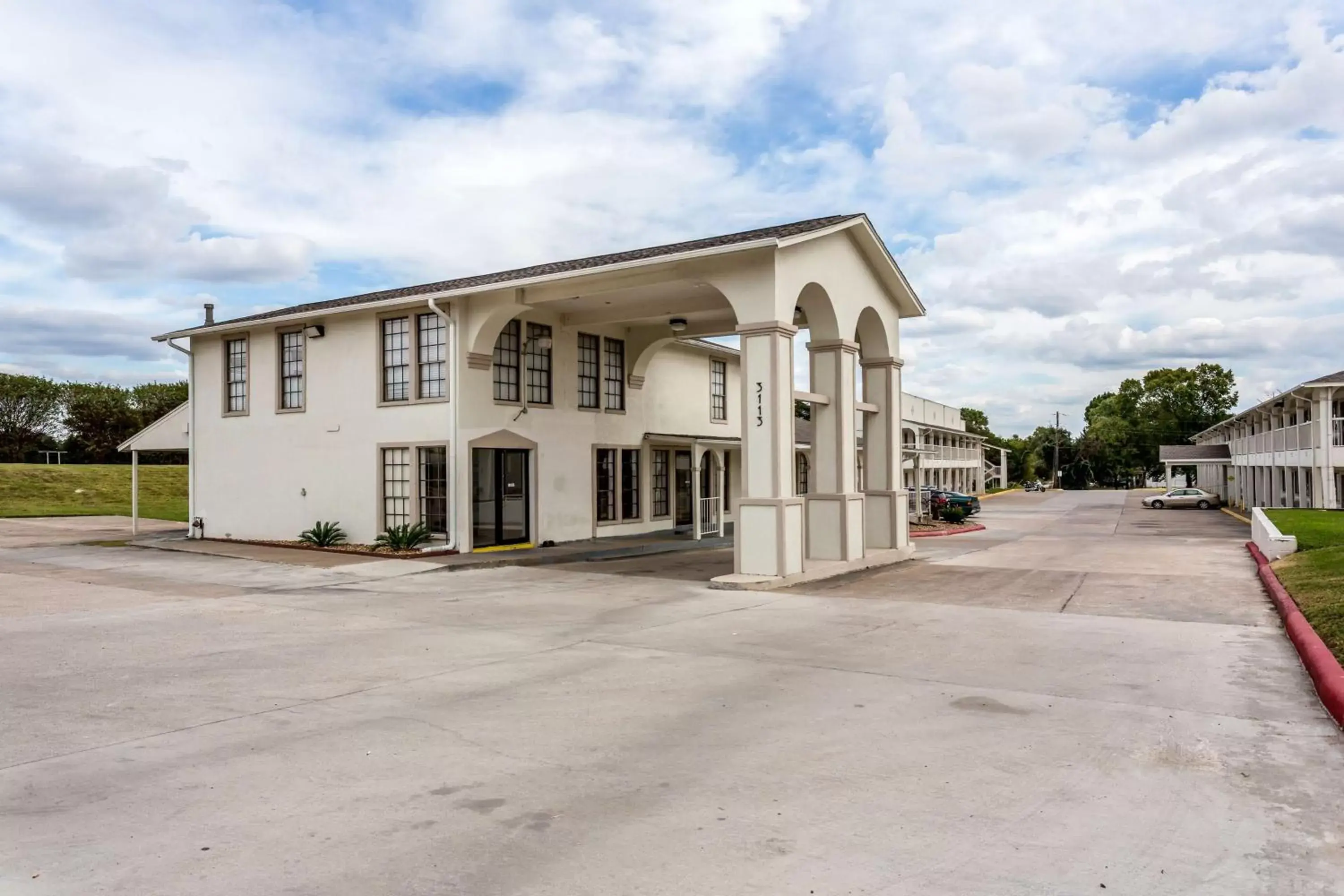 Property building, Facade/Entrance in Motel 6-Bryan, TX - College Station