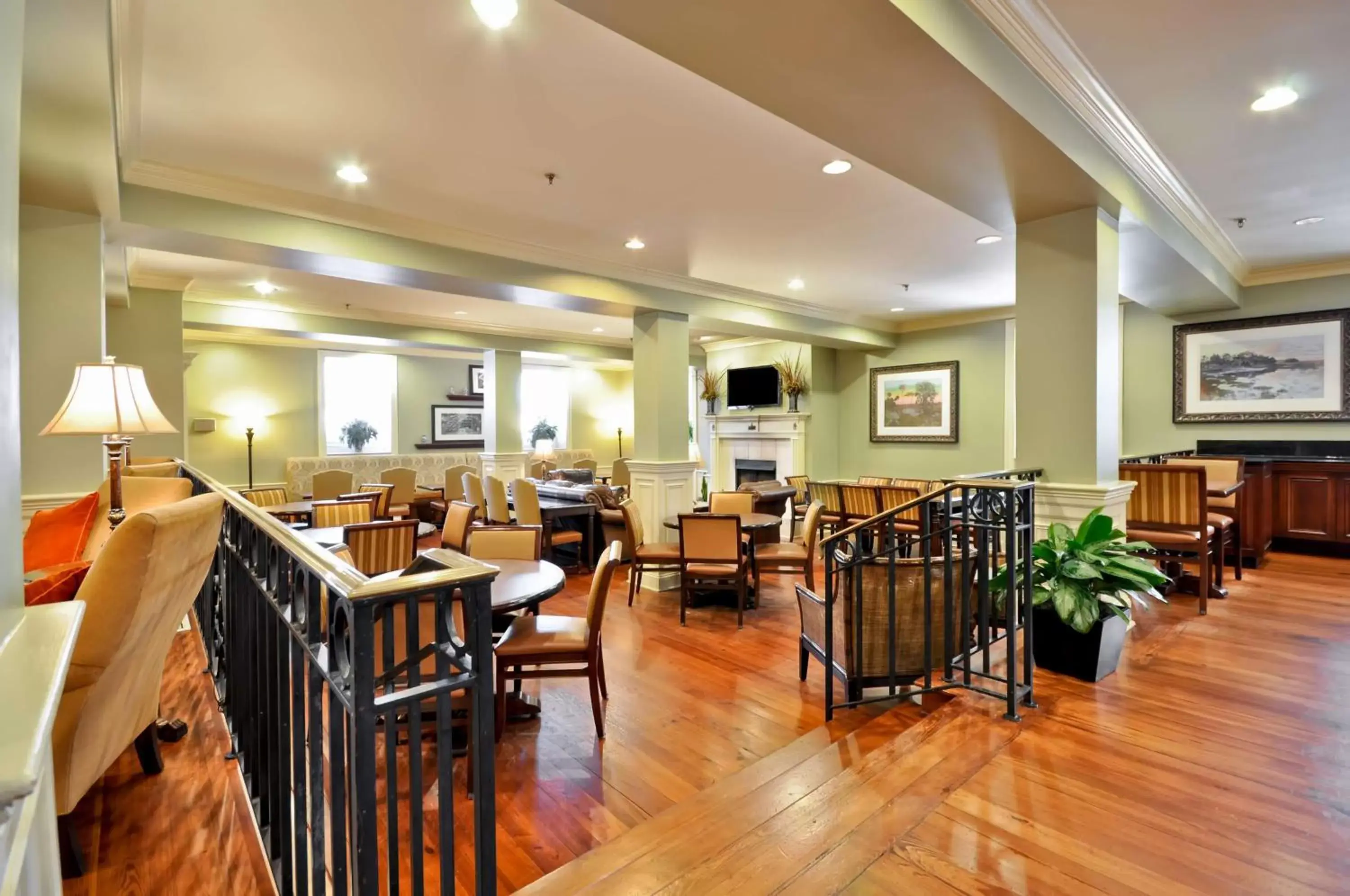Lobby or reception, Restaurant/Places to Eat in Hampton Inn Charleston-Historic District