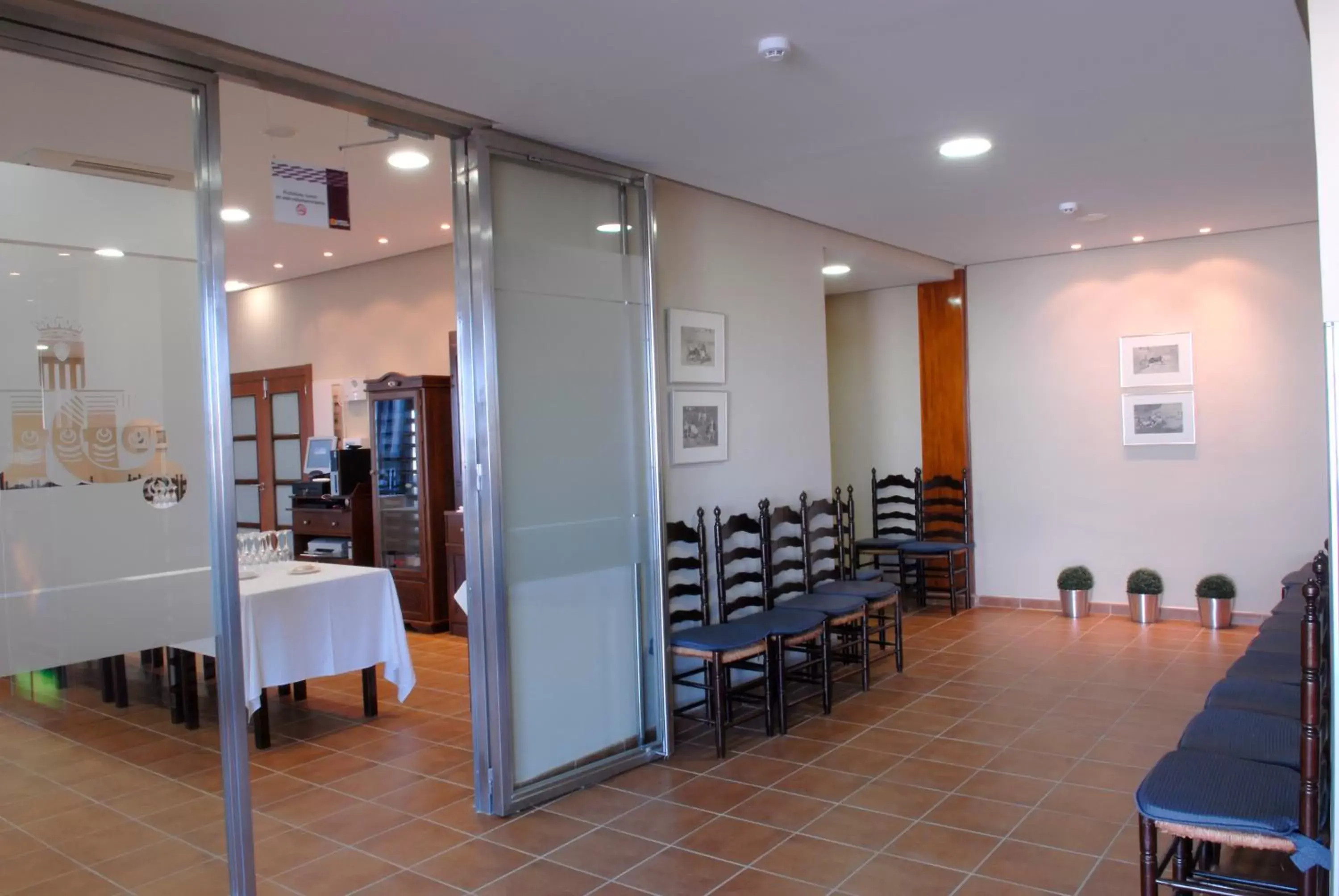 Seating area, Restaurant/Places to Eat in Hotel Cariñena