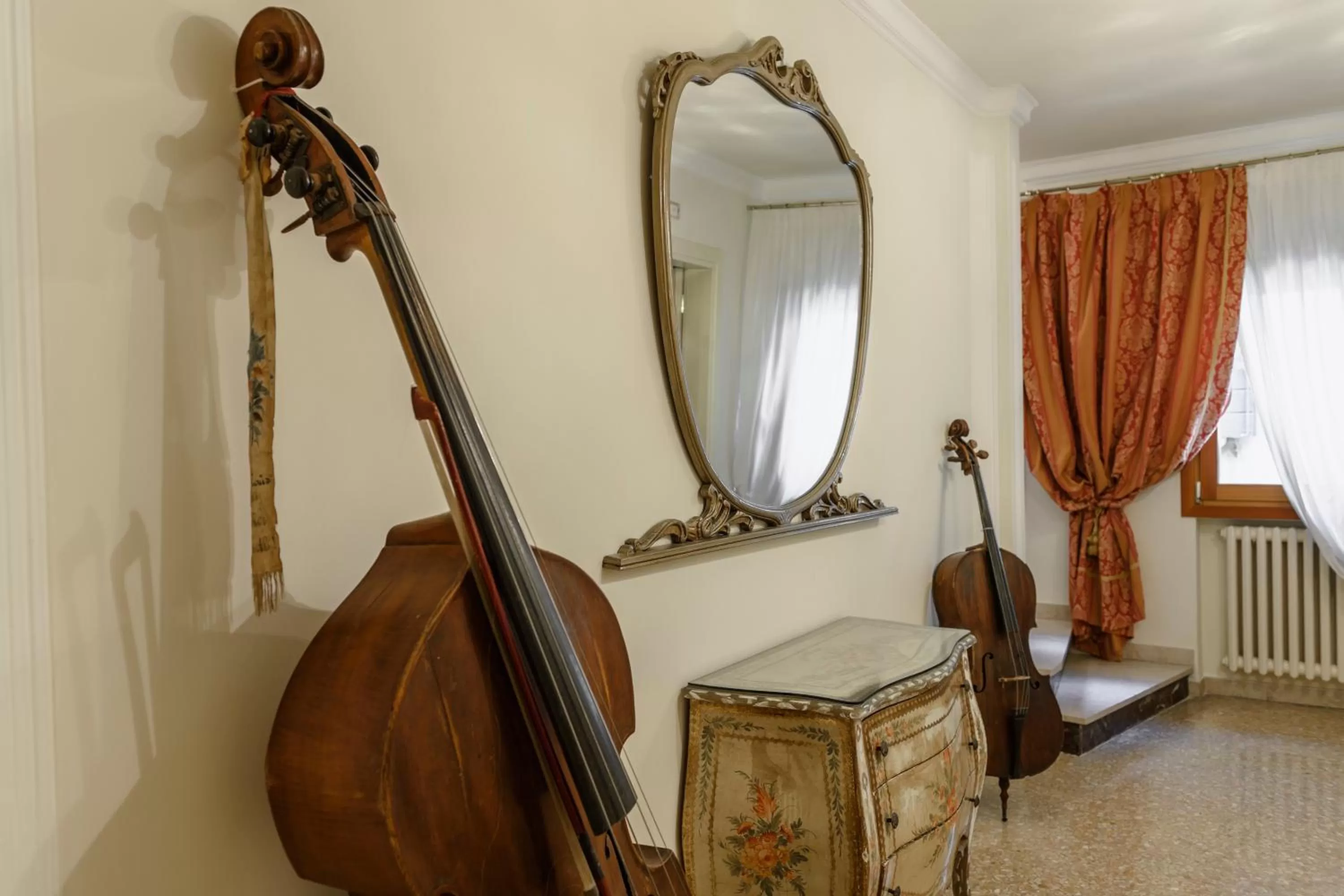 Decorative detail in Locanda Al Leon