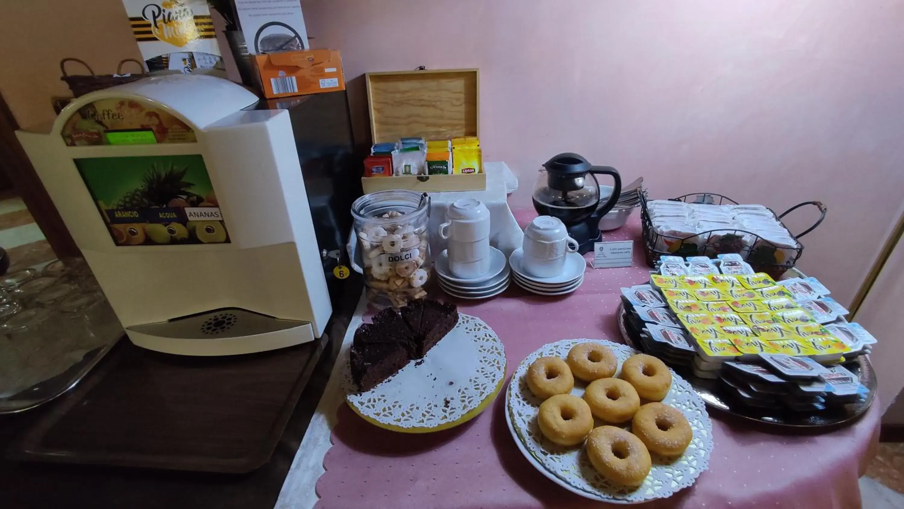 Continental breakfast in Hotel Antico Moro