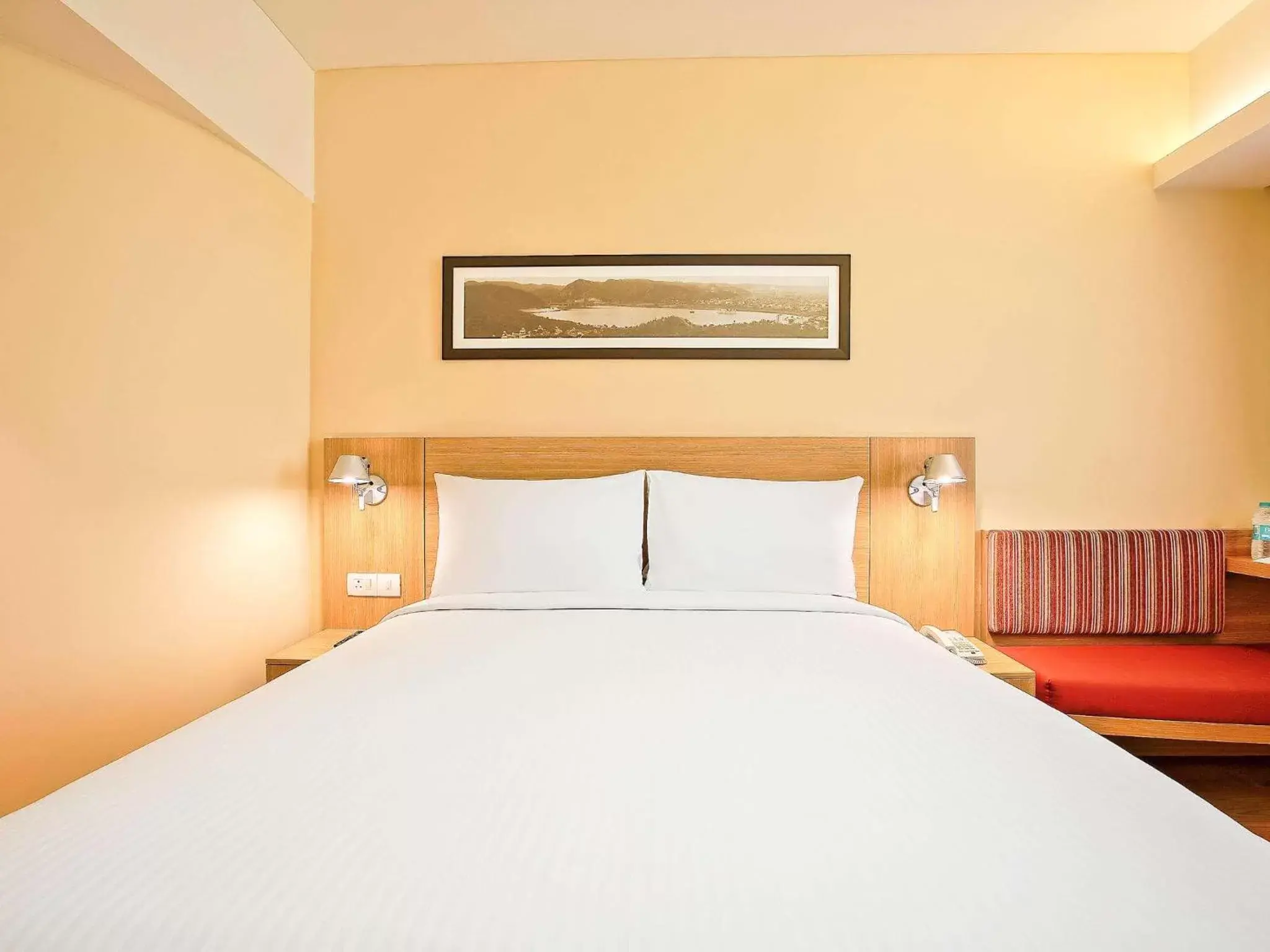 Photo of the whole room, Bed in ibis Pune Viman Nagar - An Accor Brand